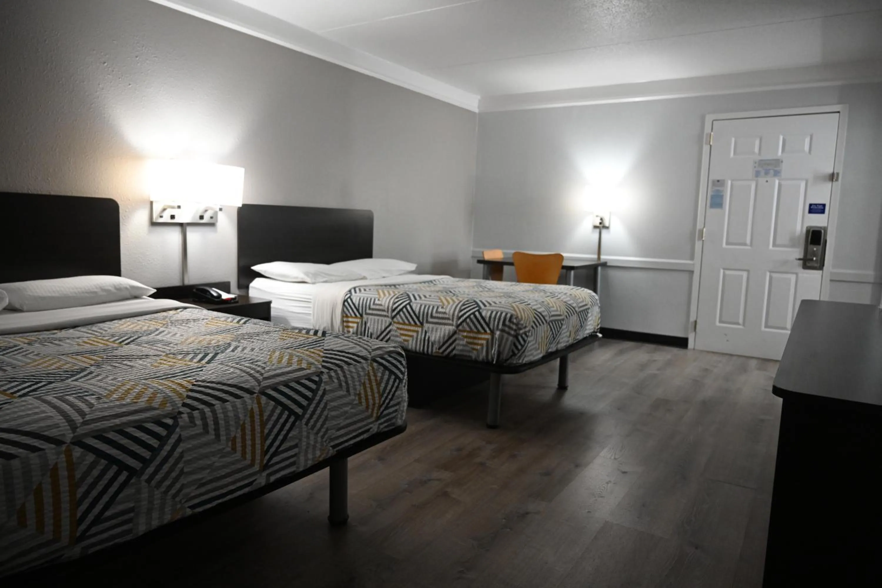 Guests, Bed in Motel 6-Hazelwood, MO