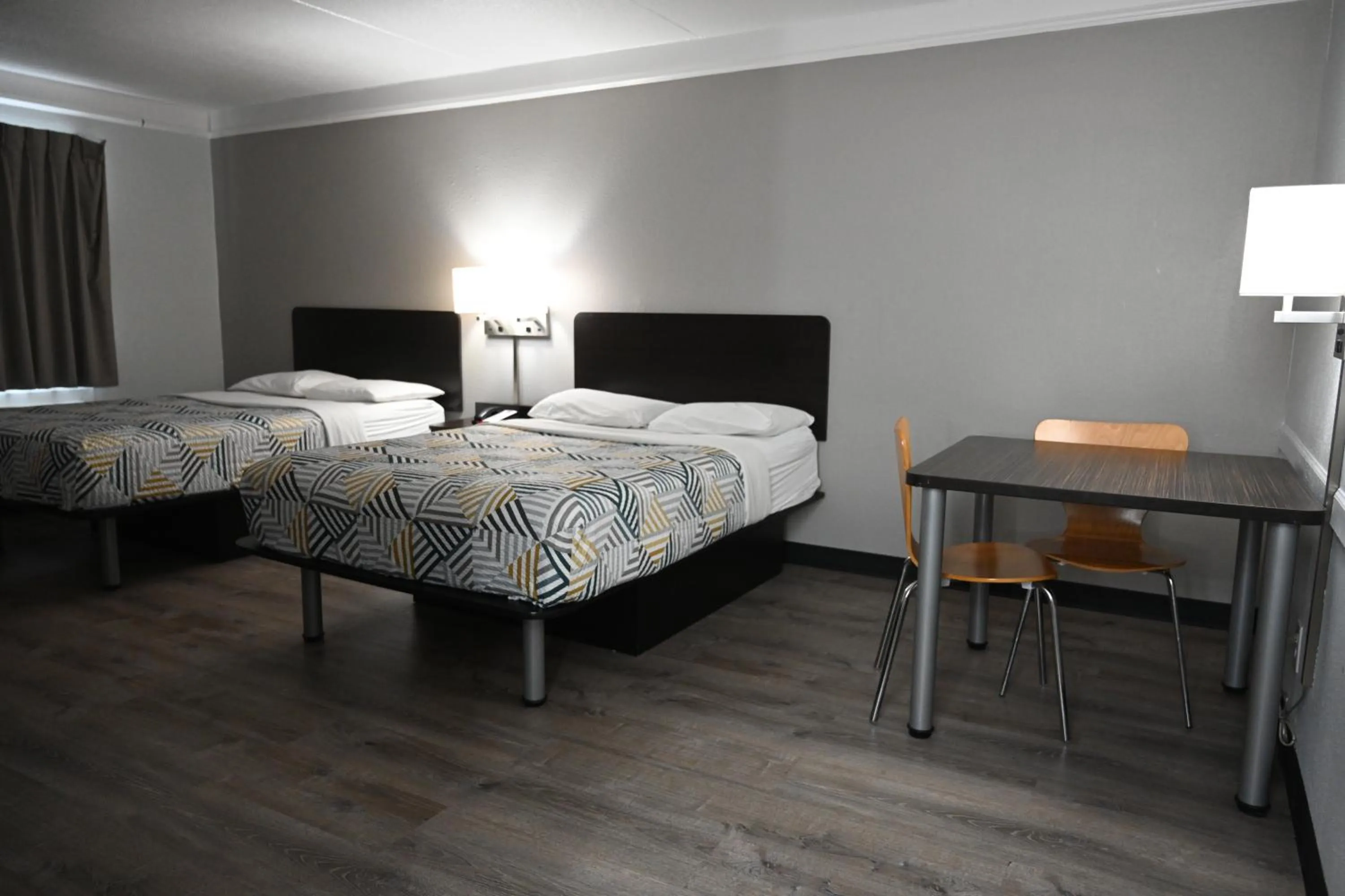 Guests, Bed in Motel 6-Hazelwood, MO