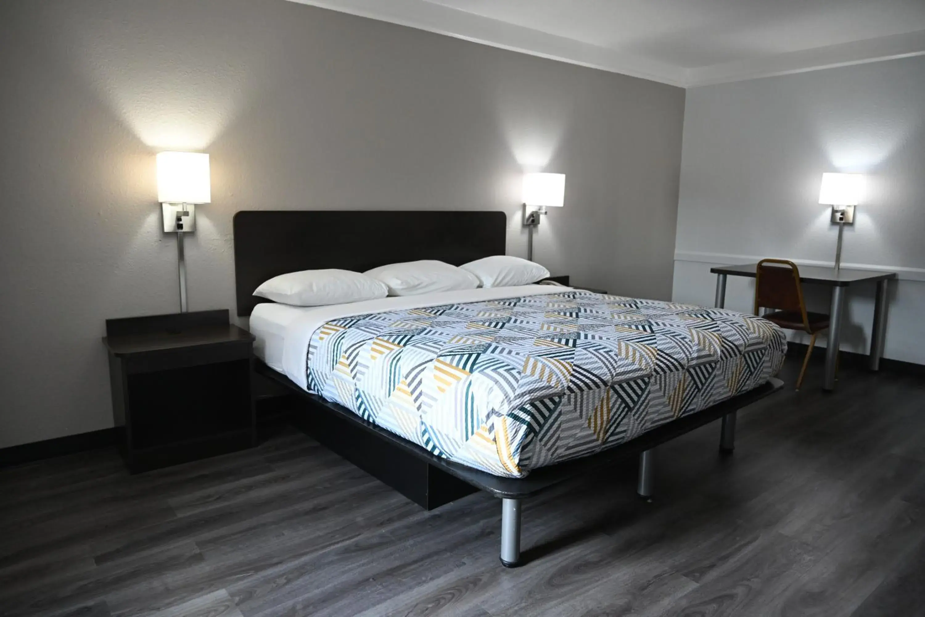 King Room - Disability Access - Non-Smoking in Motel 6-Hazelwood, MO King Room - Disability Access - Non-Smoking in Motel 6-Hazelwood, MO