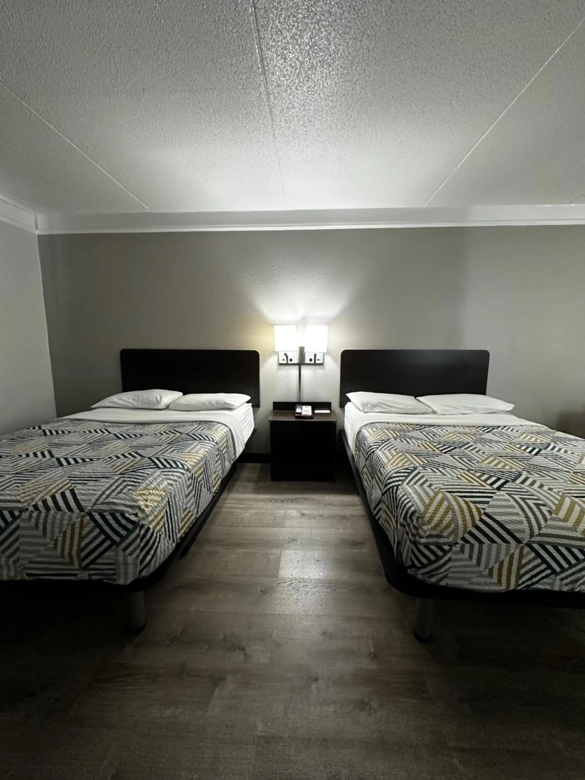 Guests, Bed in Motel 6-Hazelwood, MO