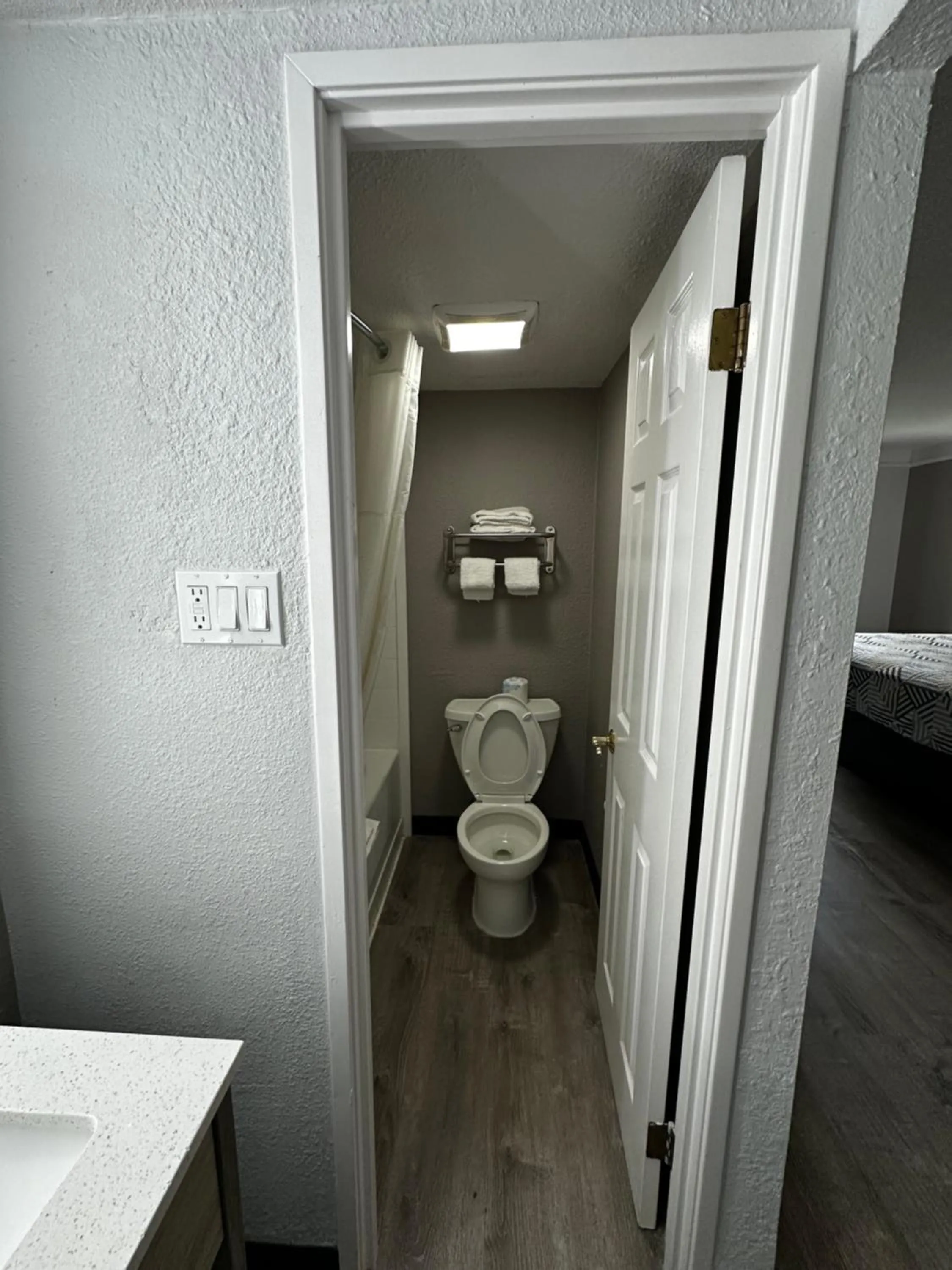 Bathroom in Motel 6-Hazelwood, MO