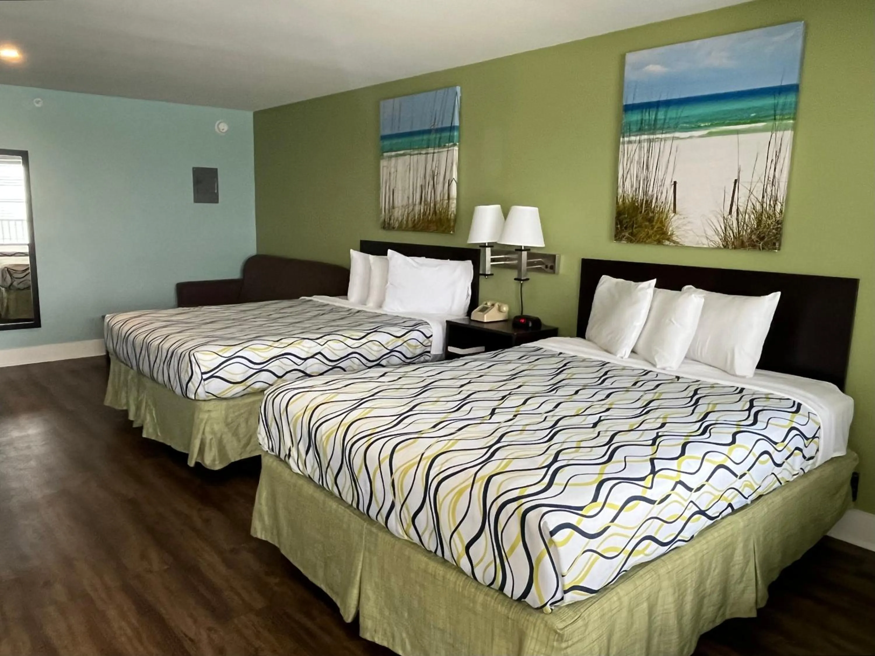 Deluxe Double Room with Sea View in Boardwalk Beach Hotel