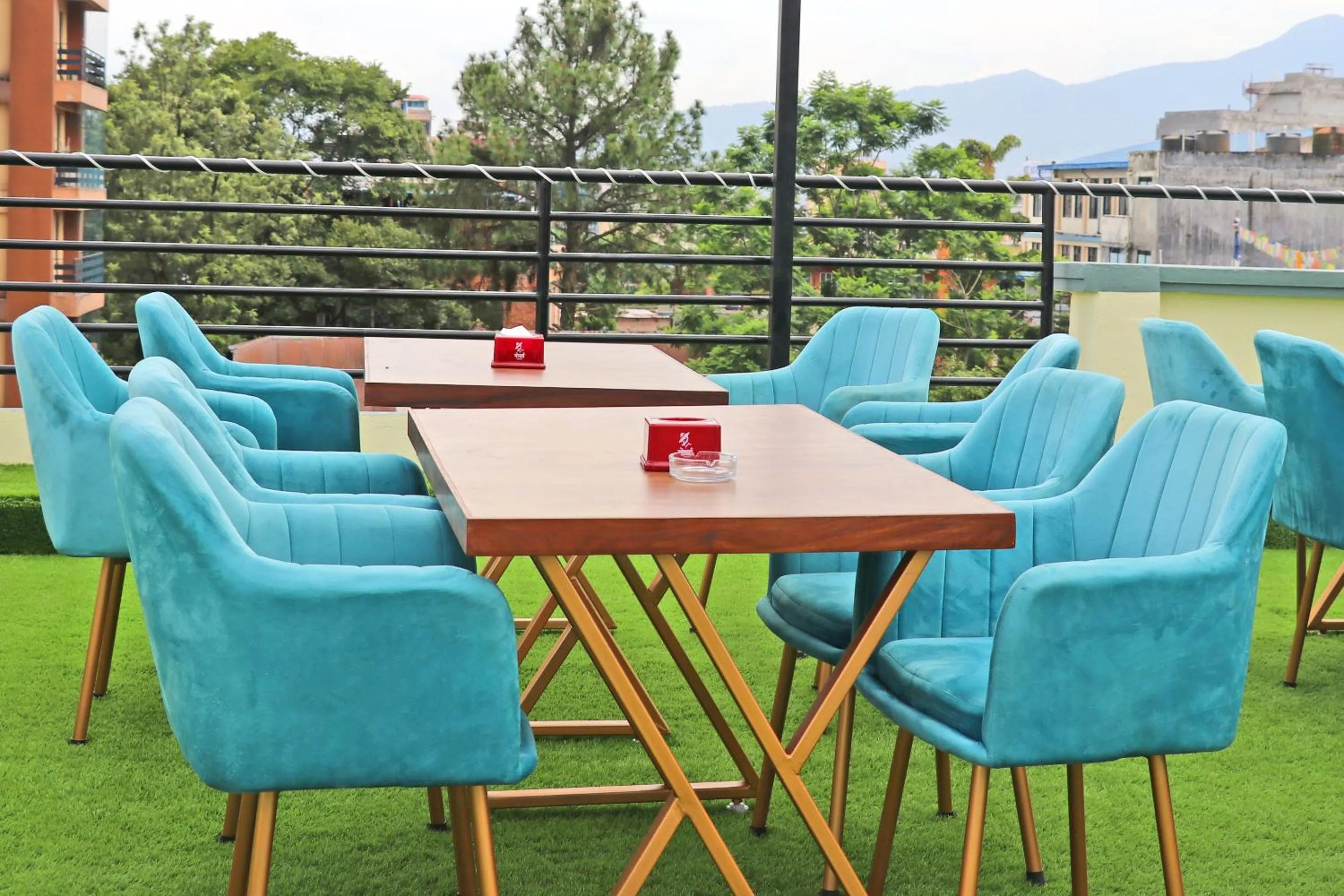 Restaurant/places to eat in Hotel Royal Emperor