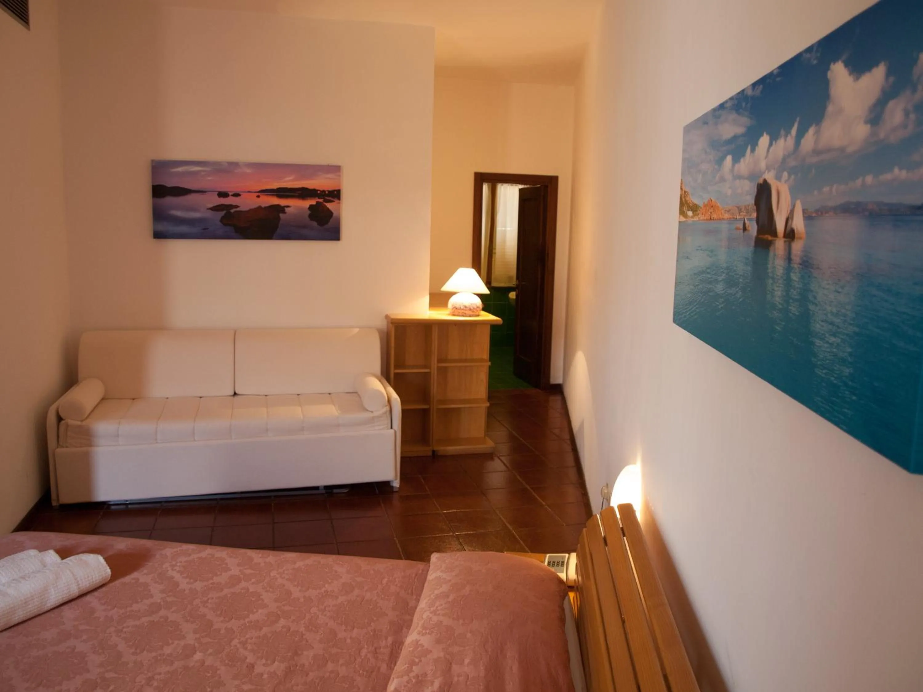 Photo of the whole room in Hotel Garibaldi