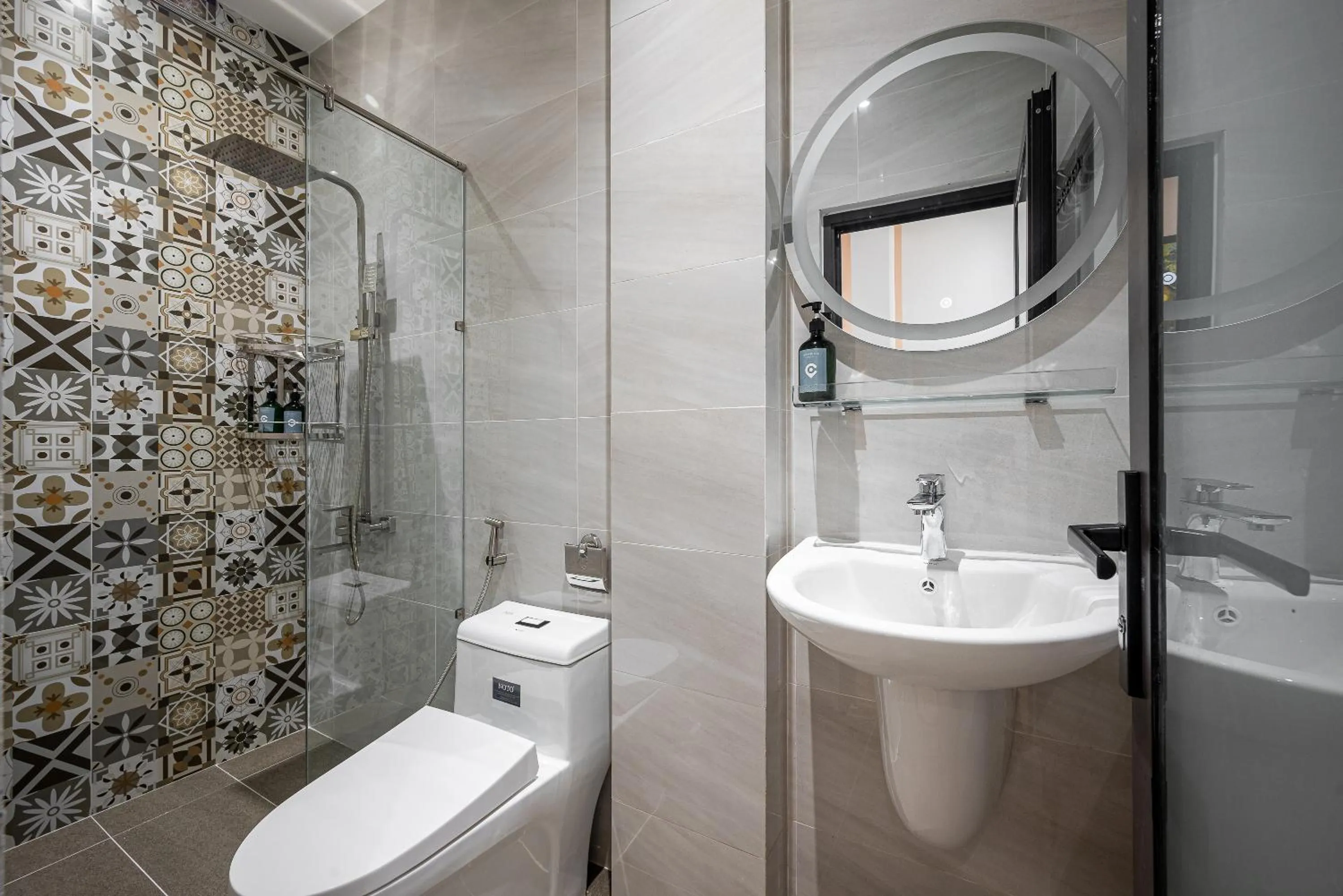 Shower in DreamHome - Sunset