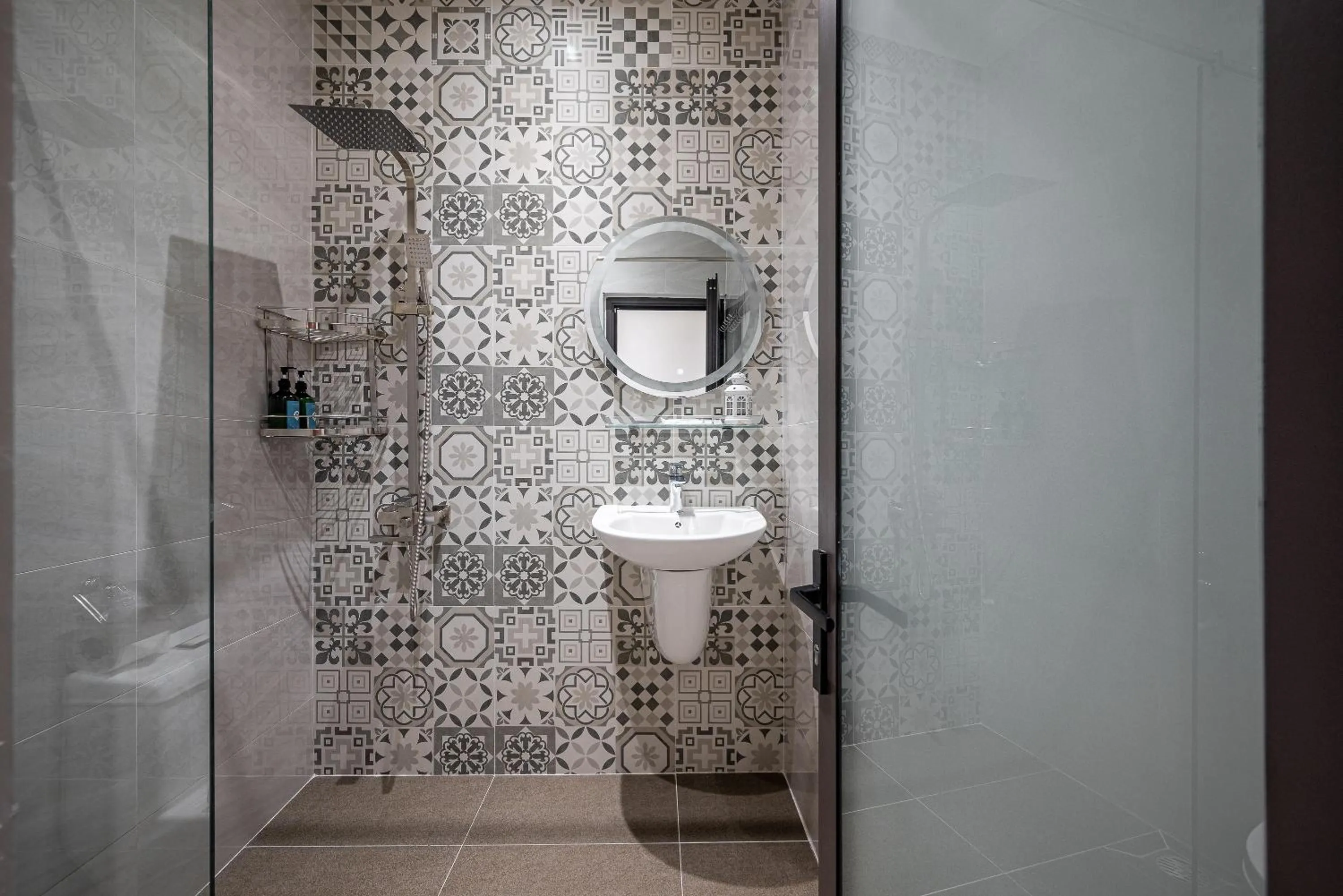 Shower in DreamHome - Sunset