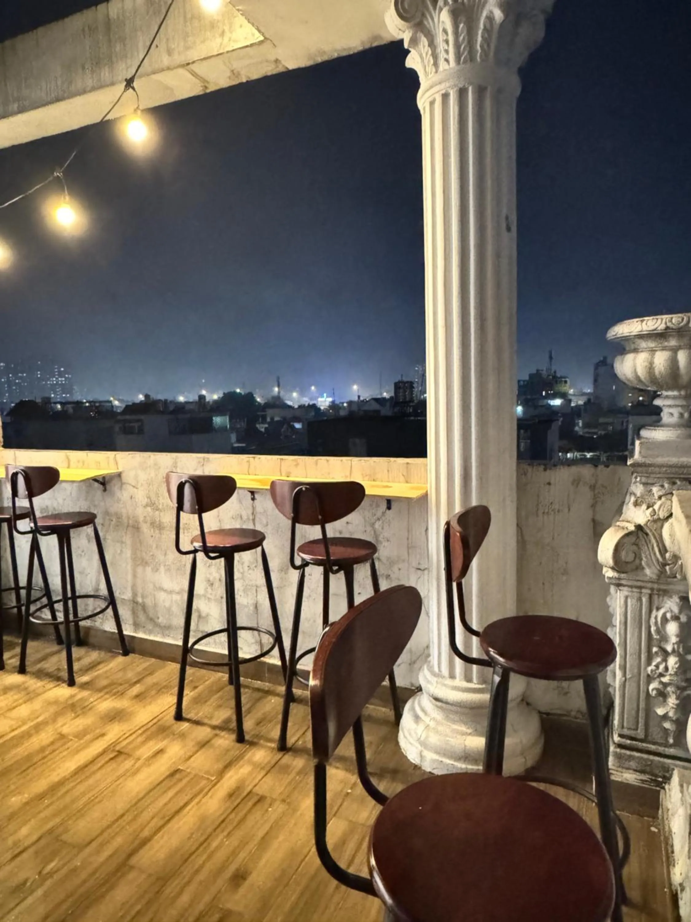 Property building in DreamHome - Sunset