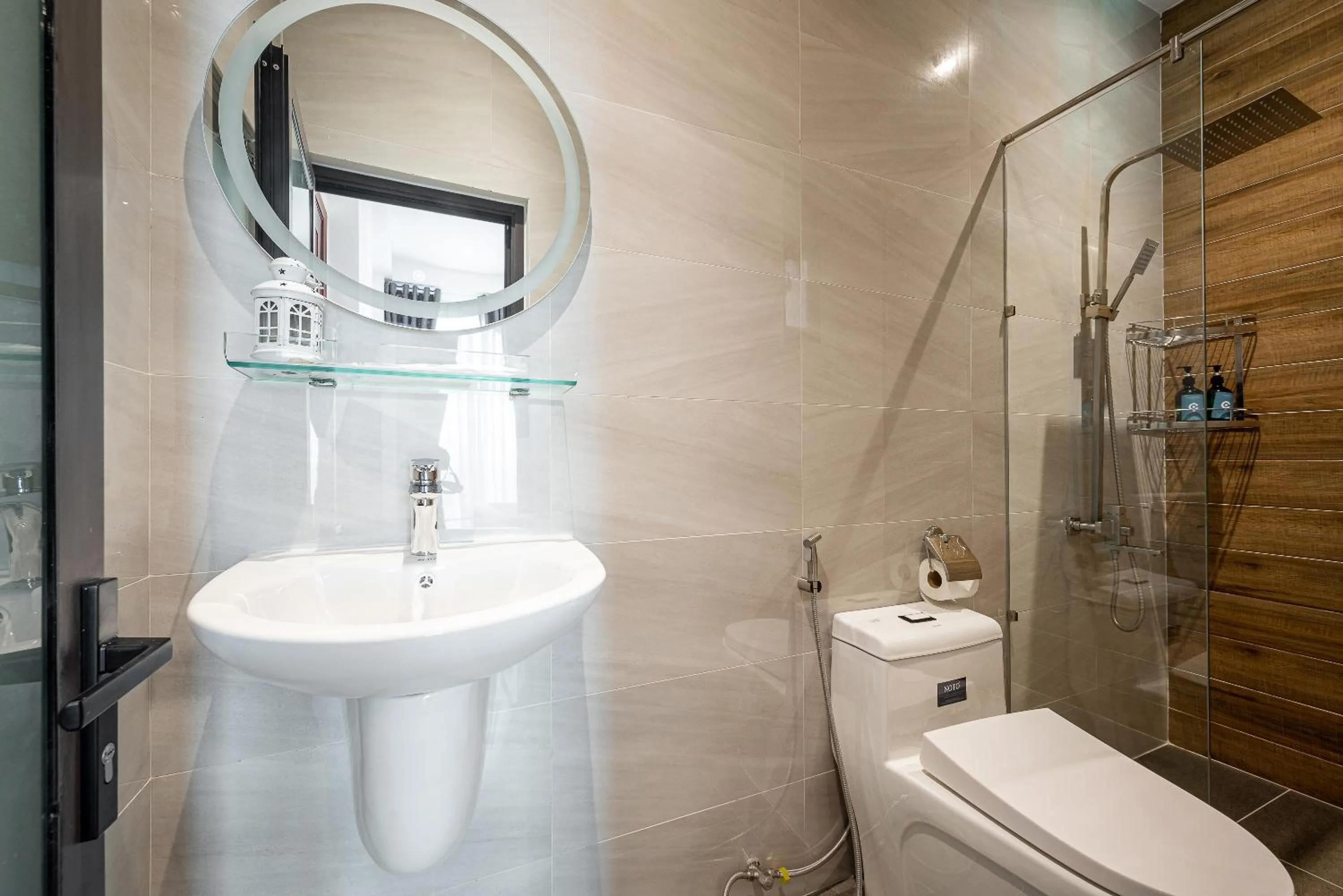 Shower in DreamHome - Sunset