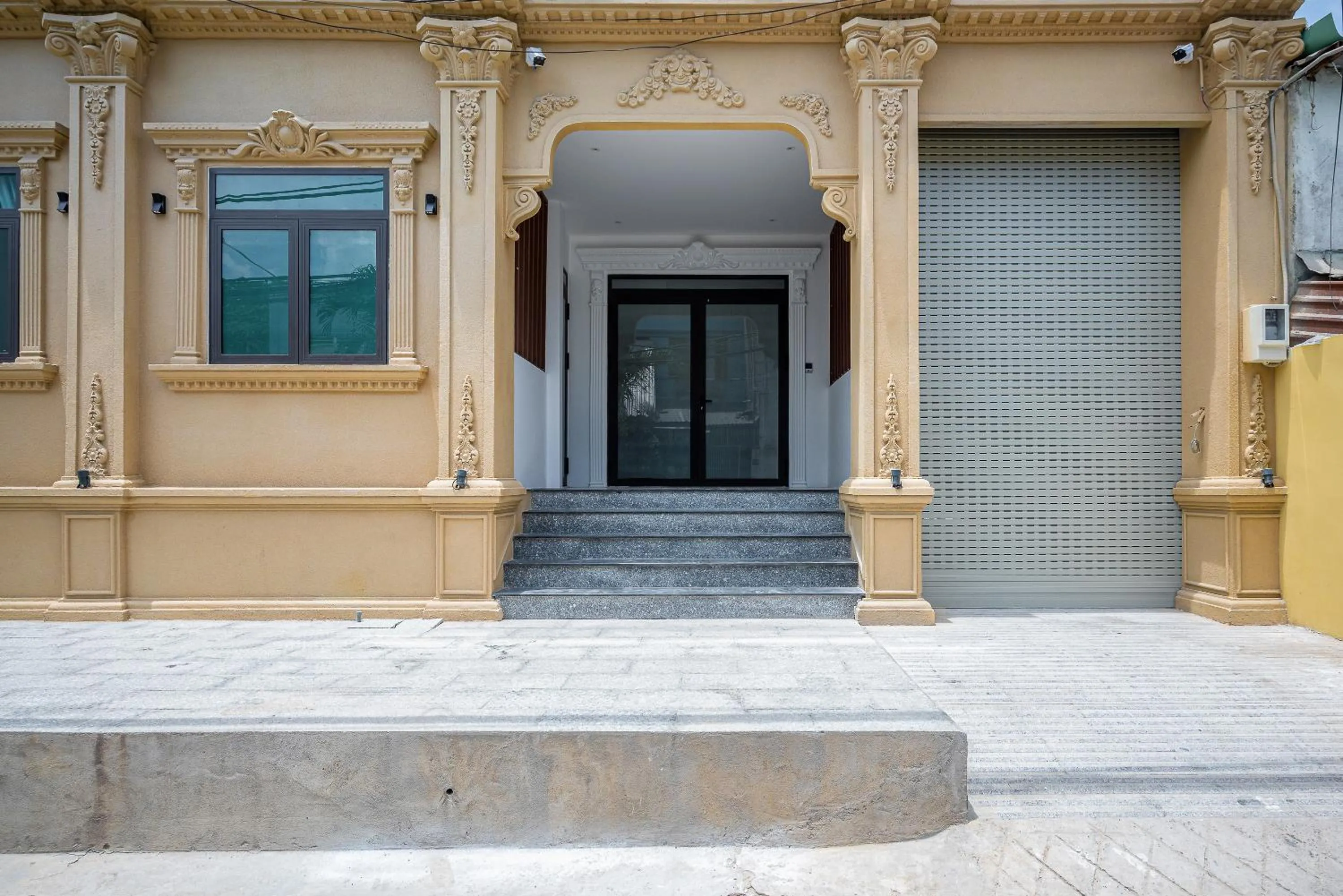 Facade/entrance in DreamHome - Sunset