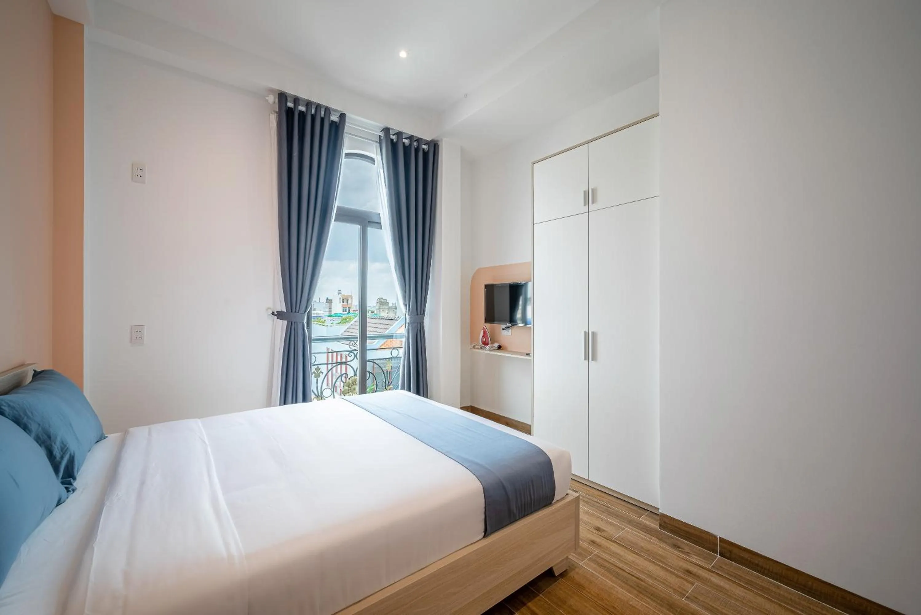 Communal lounge/ TV room, Bed in DreamHome - Sunset