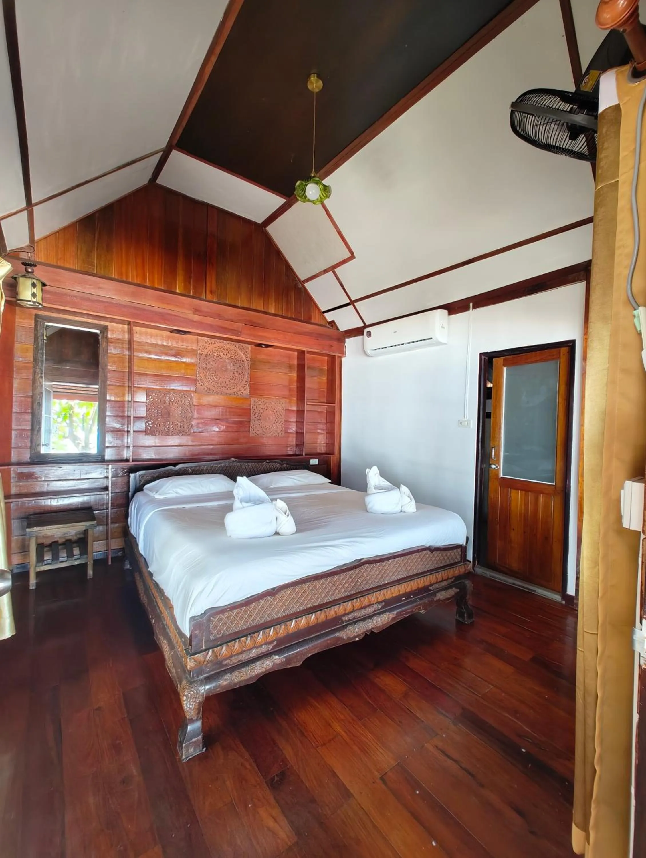 Bed in Ziggy Stardust