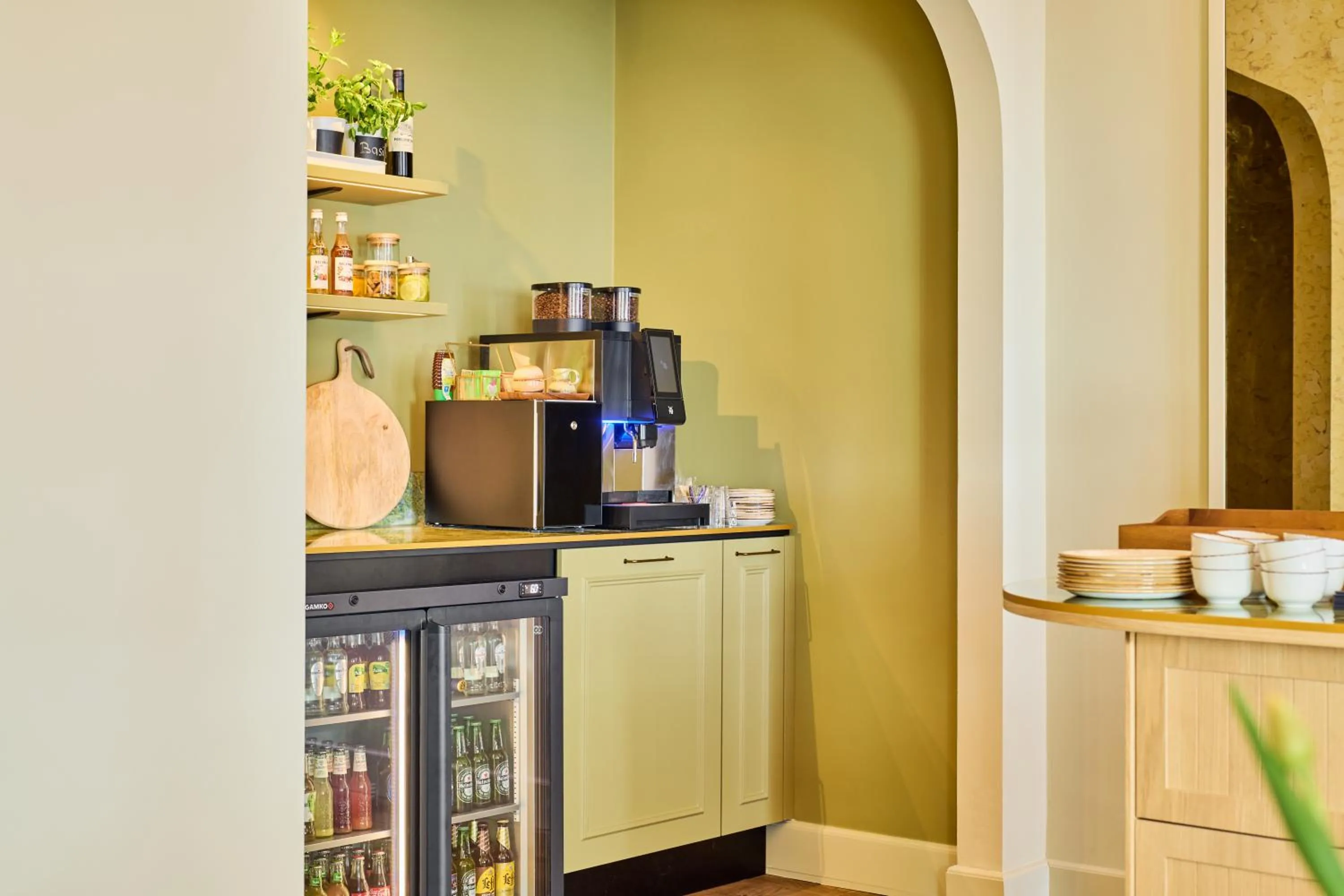 Coffee/tea facilities in ARQ Paleis Hotel