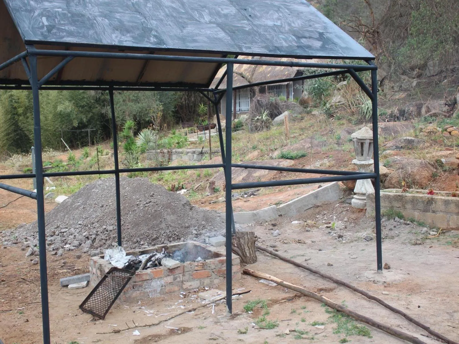 BBQ facilities in Emahlathini Guest Farm