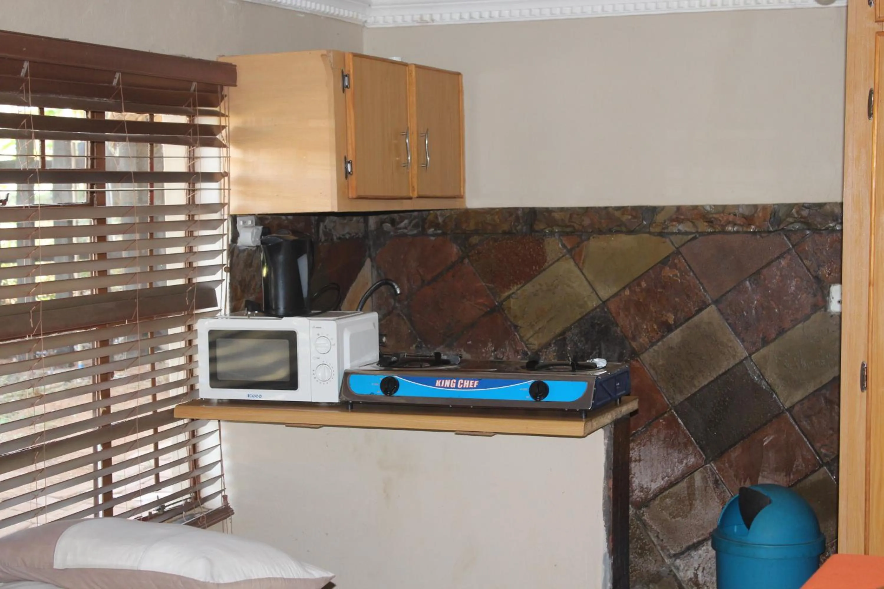 Emahlathini Guest Farm