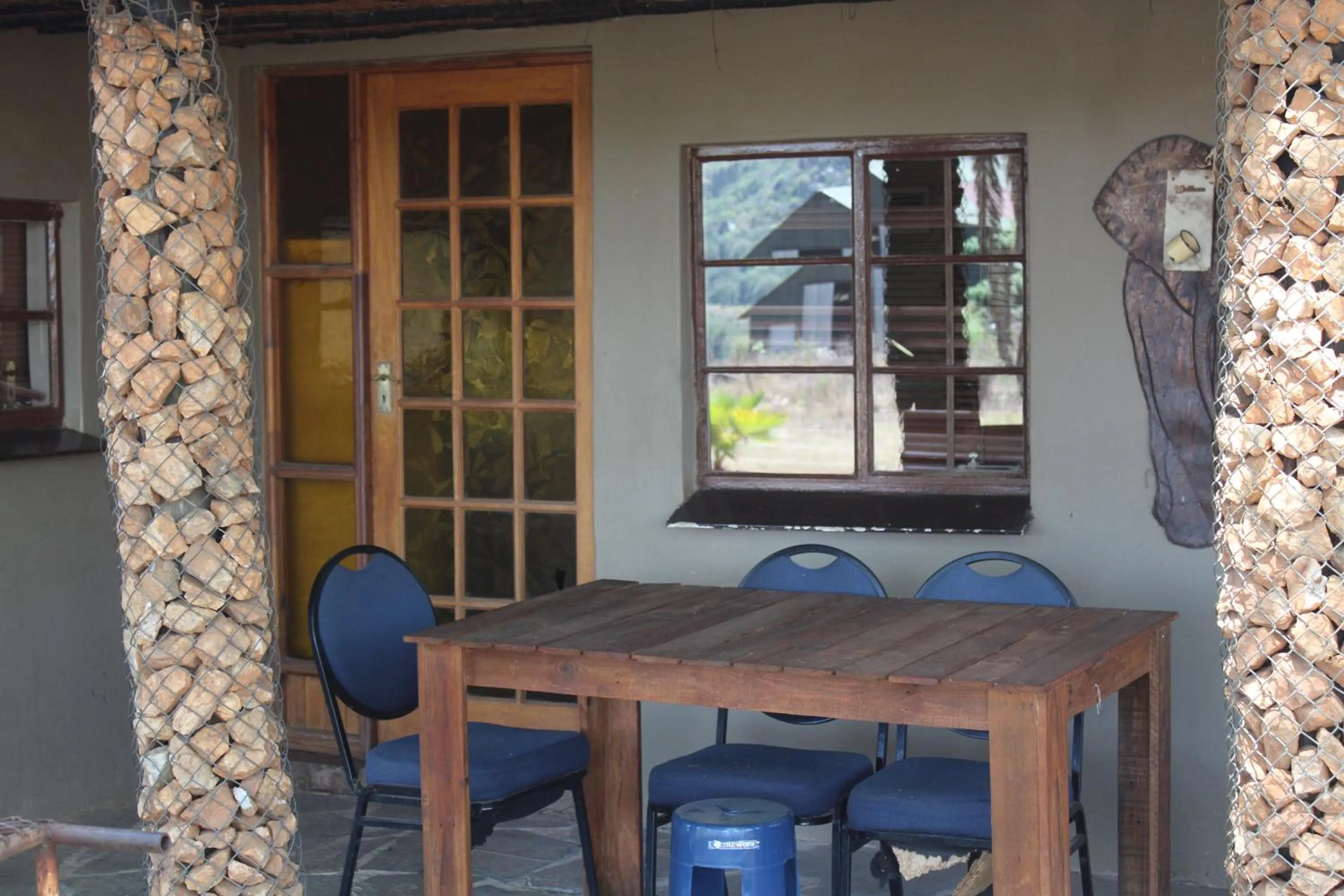 Emahlathini Guest Farm