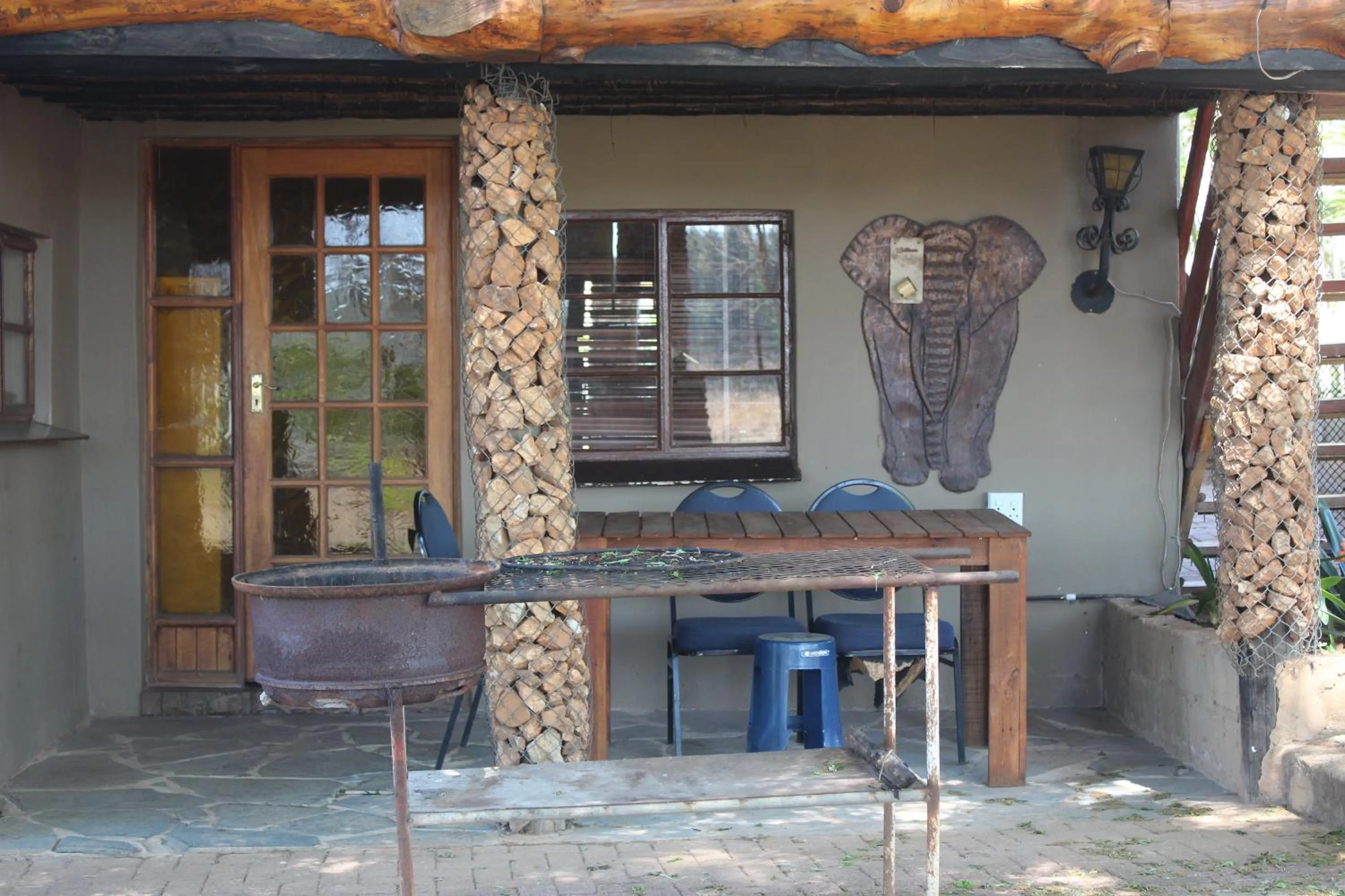 Emahlathini Guest Farm