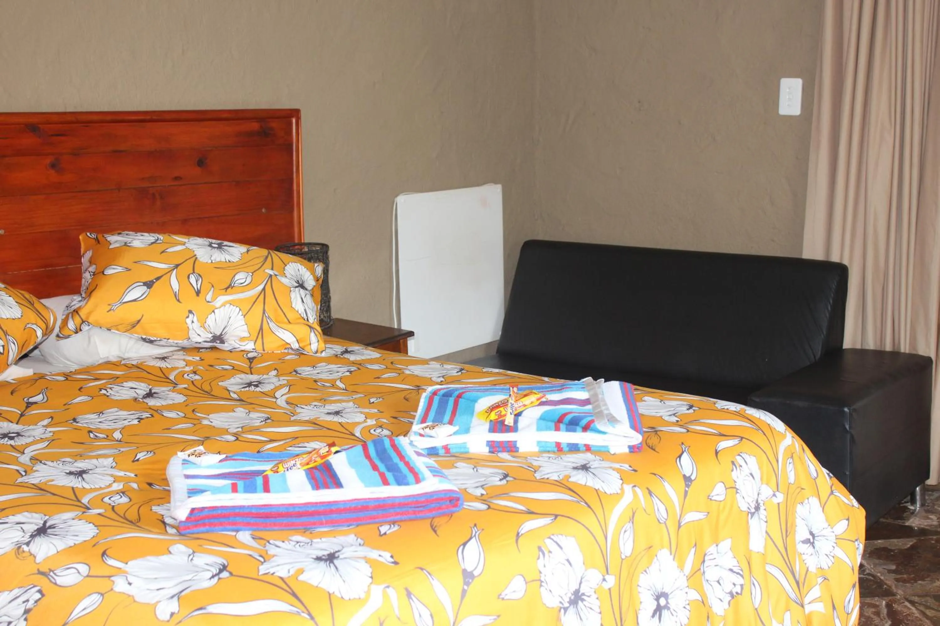 Bed in Emahlathini Guest Farm