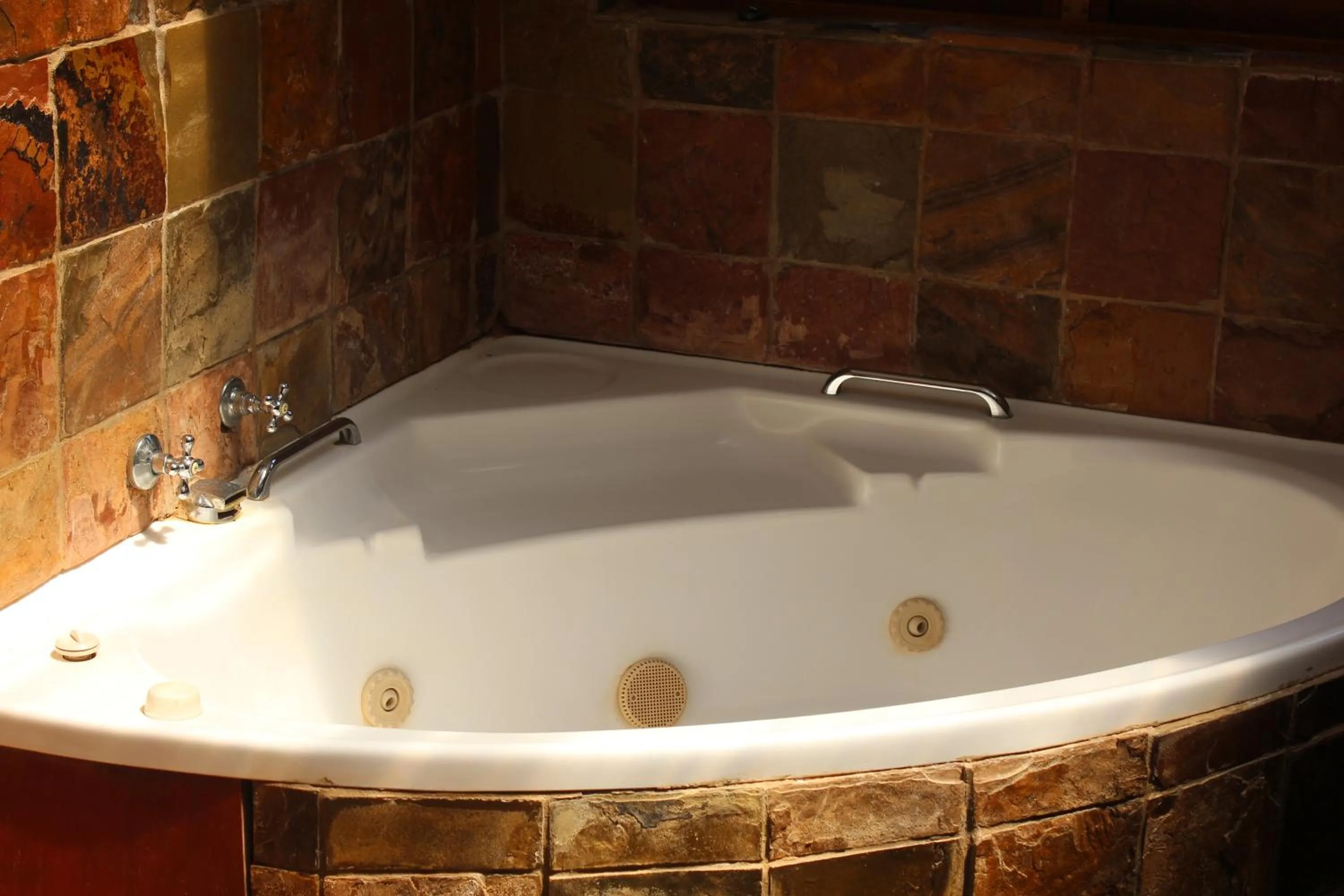 Emahlathini Guest Farm