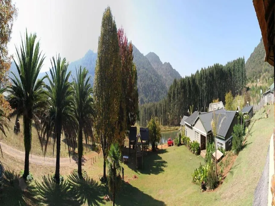 Emahlathini Guest Farm