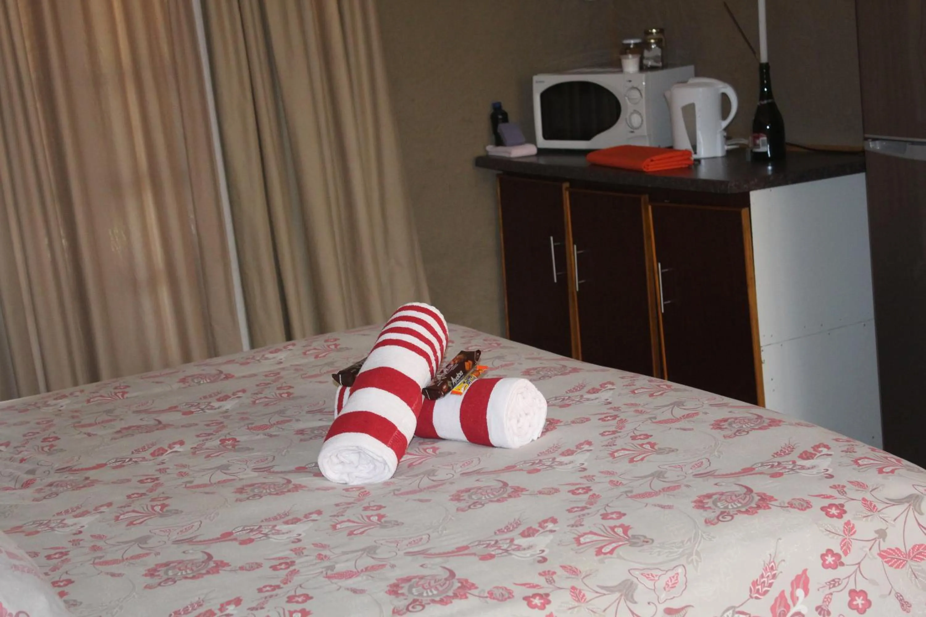 Bed in Emahlathini Guest Farm