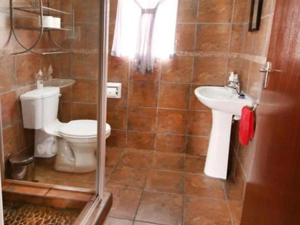 Bathroom in Emahlathini Guest Farm