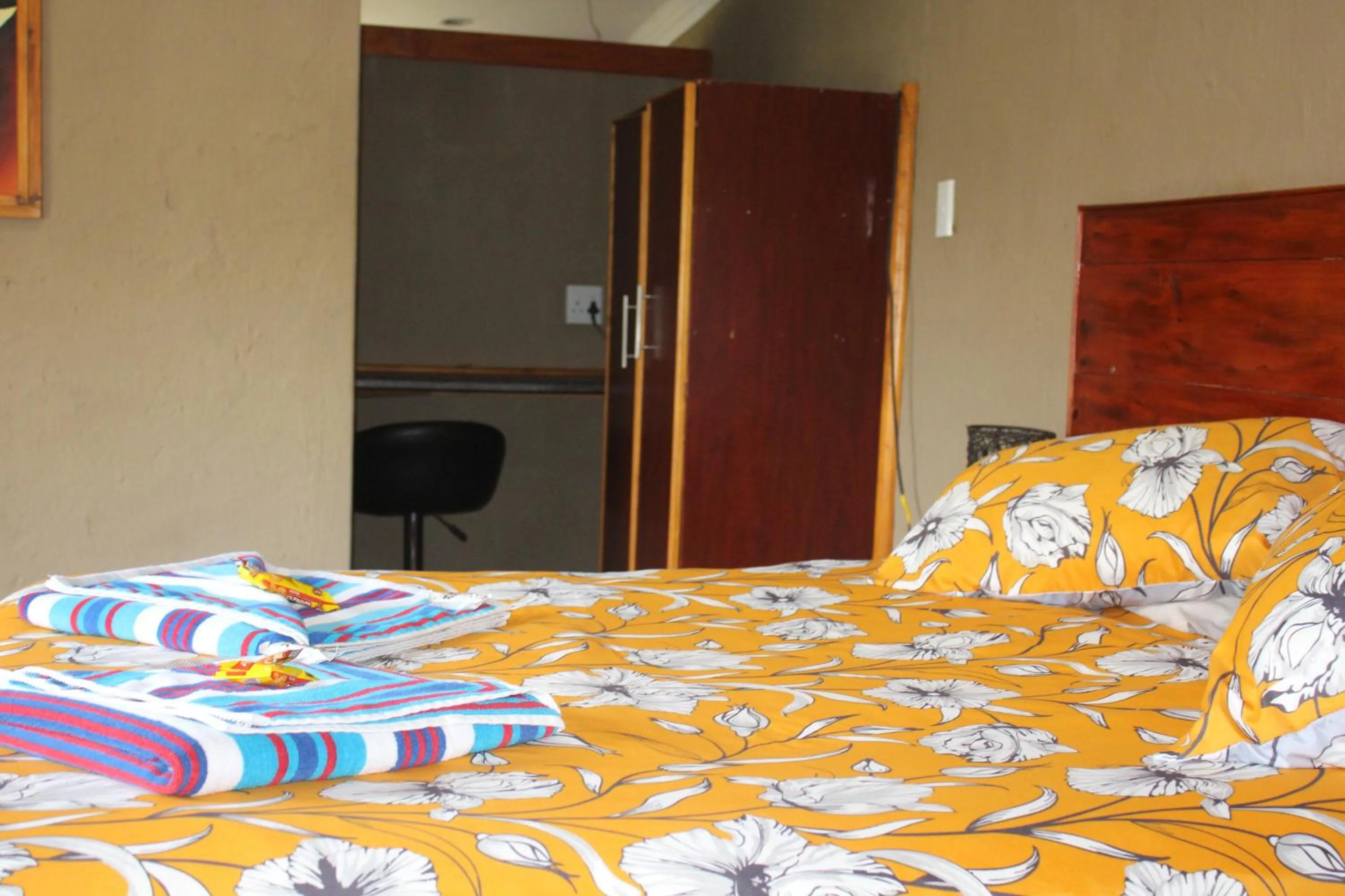 Bed in Emahlathini Guest Farm