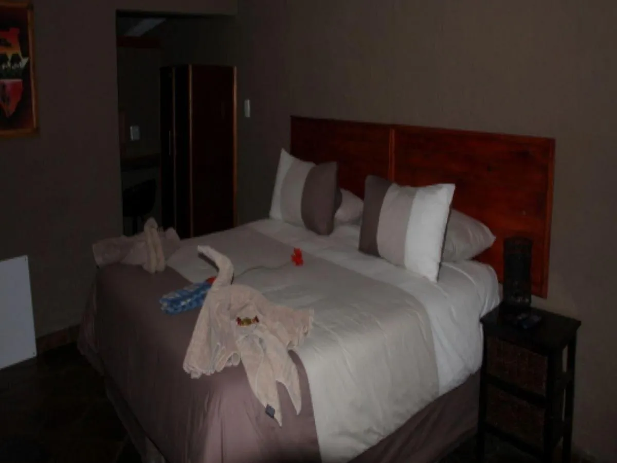 Bed in Emahlathini Guest Farm