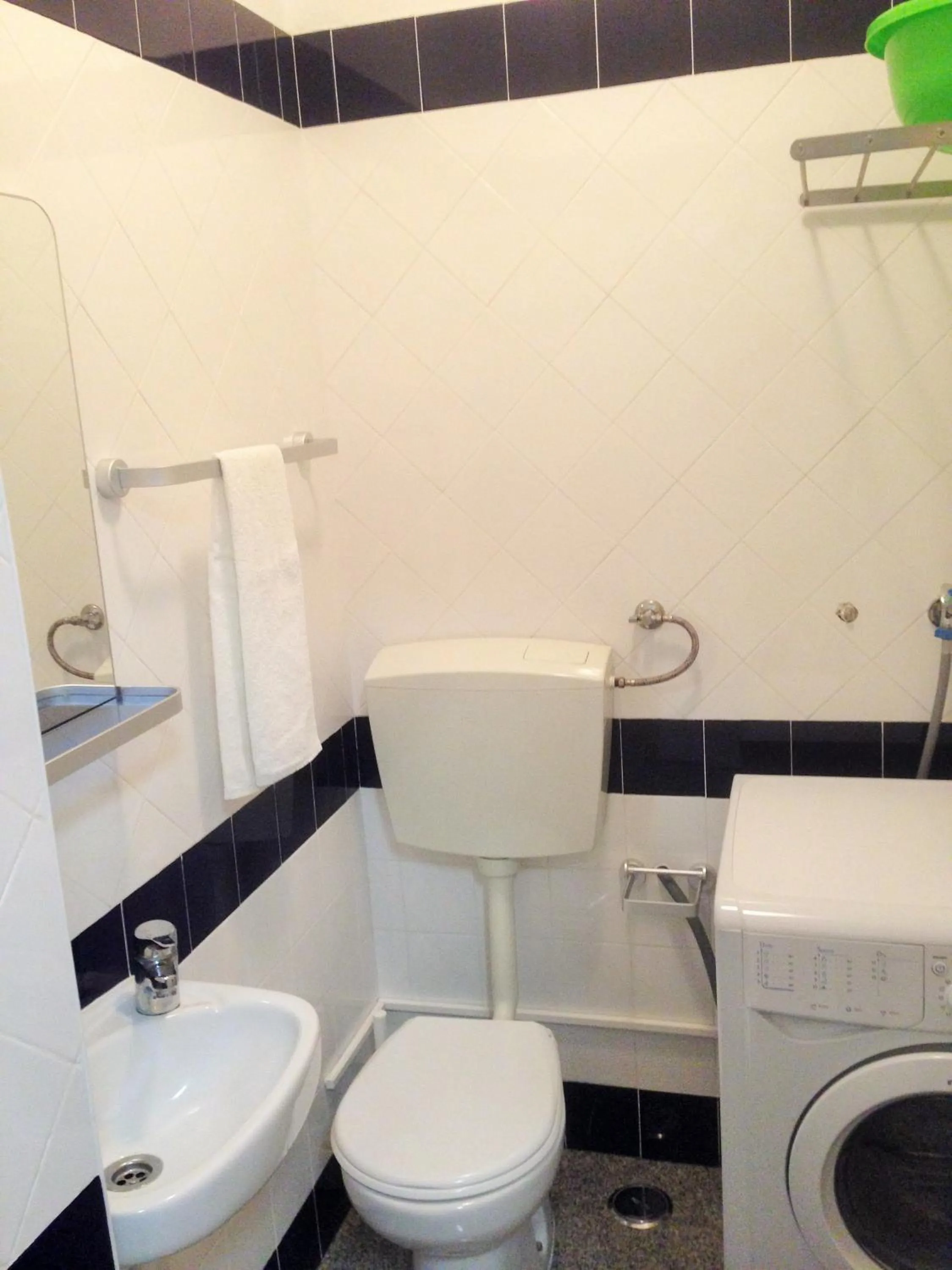 Toilet in Discovery Apartment Estrela