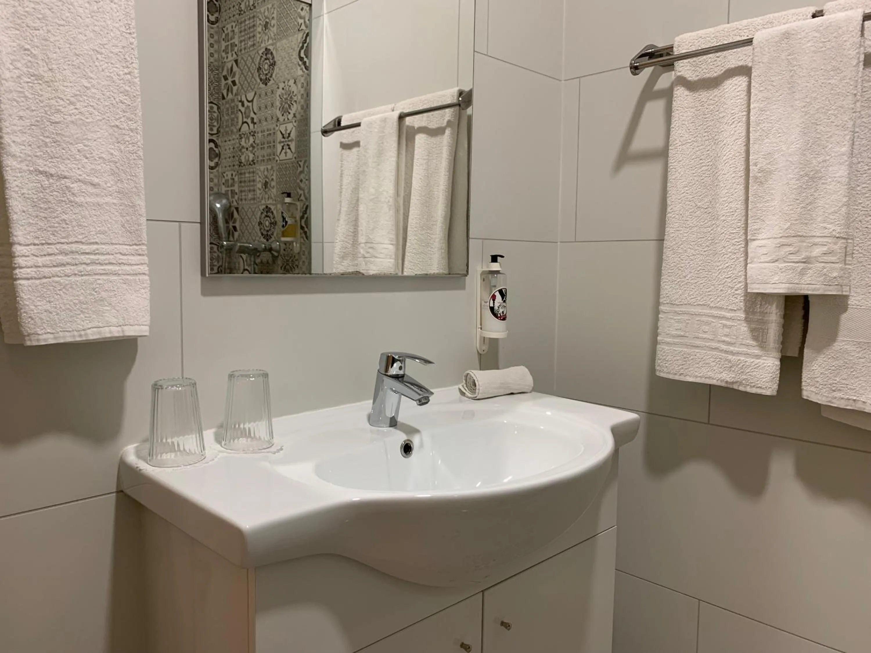 Bathroom in Discovery Apartment Estrela