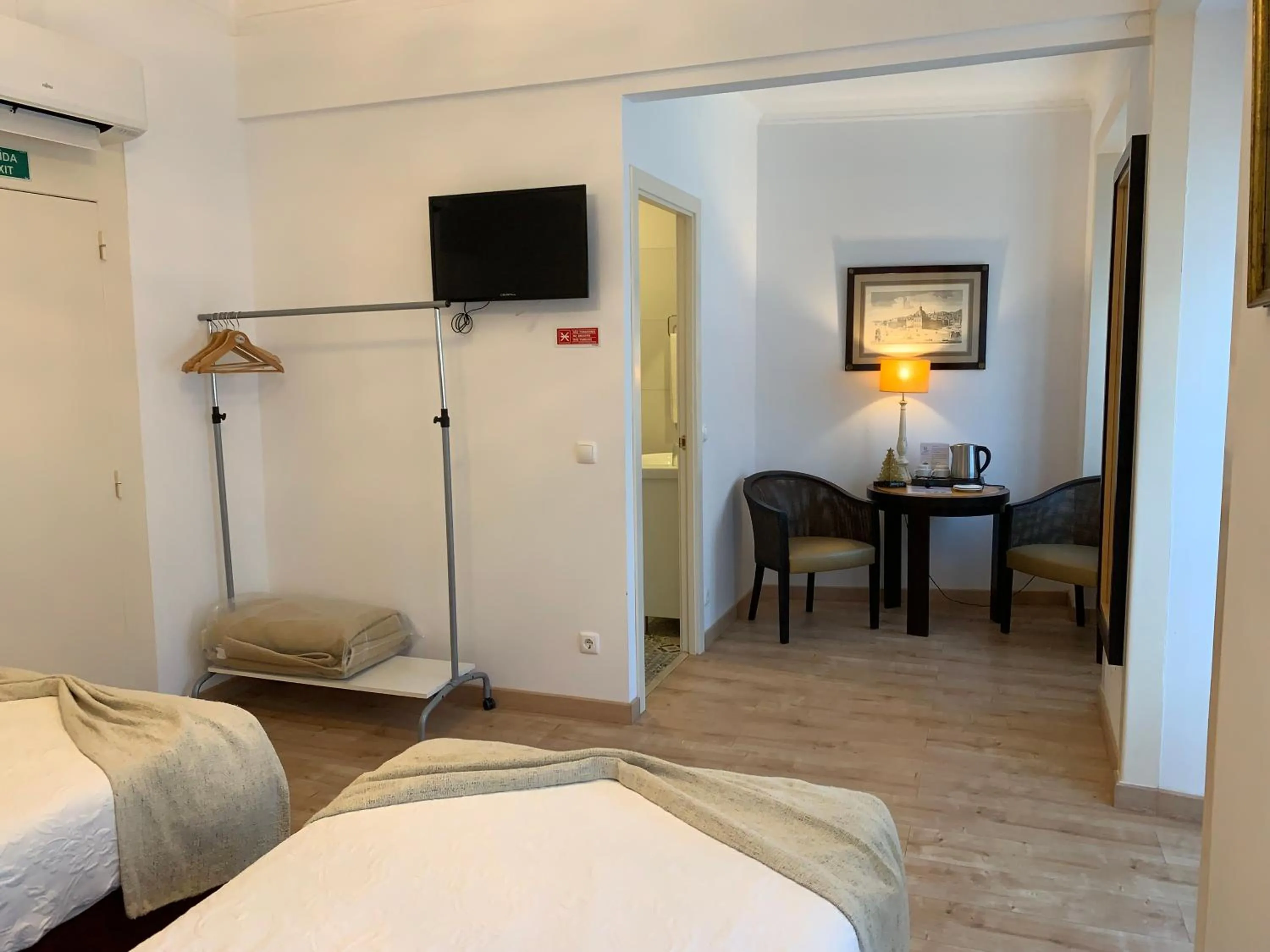 Coffee/tea facilities, Bed in Discovery Apartment Estrela