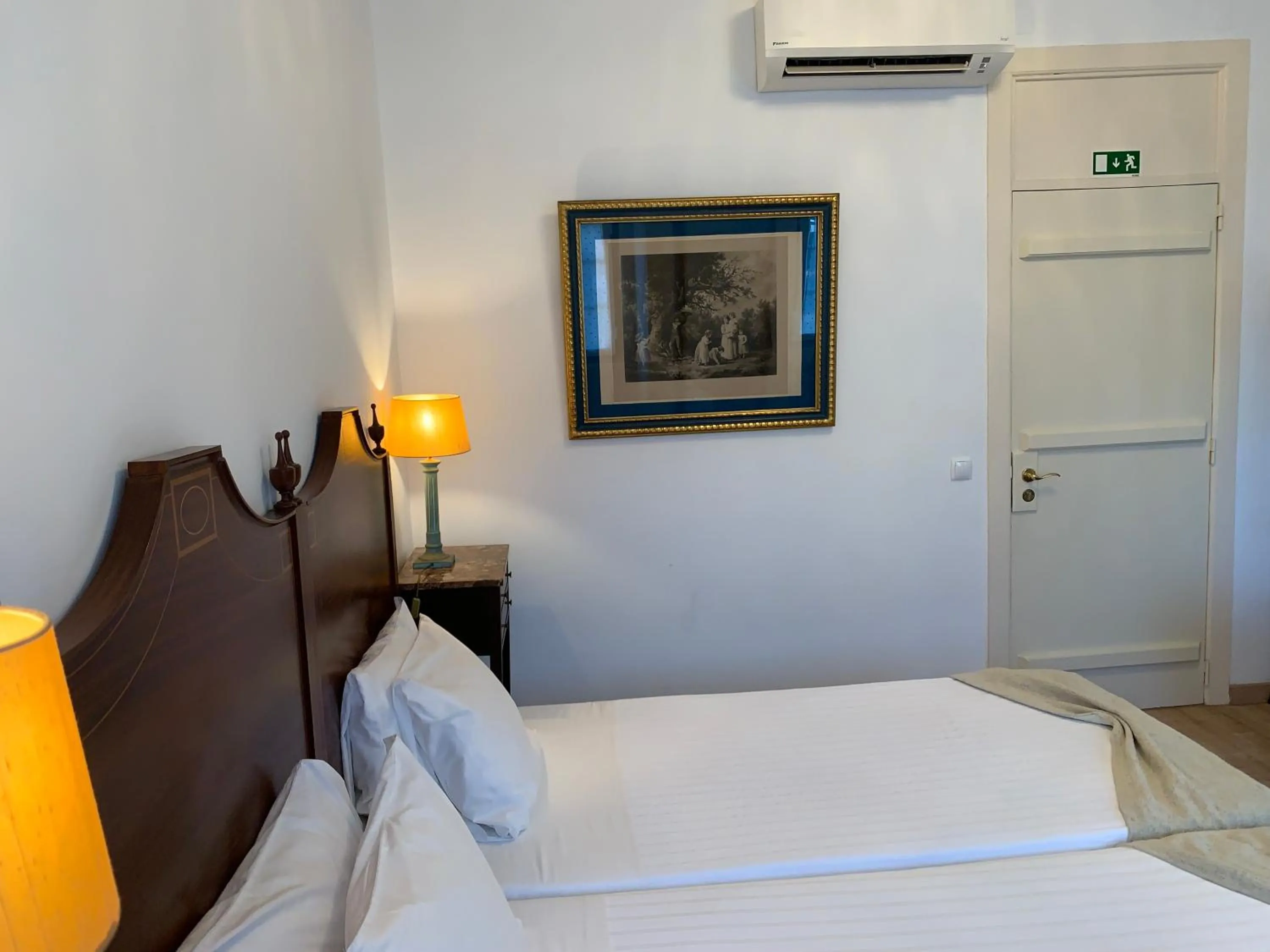 Decorative detail, Bed in Discovery Apartment Estrela