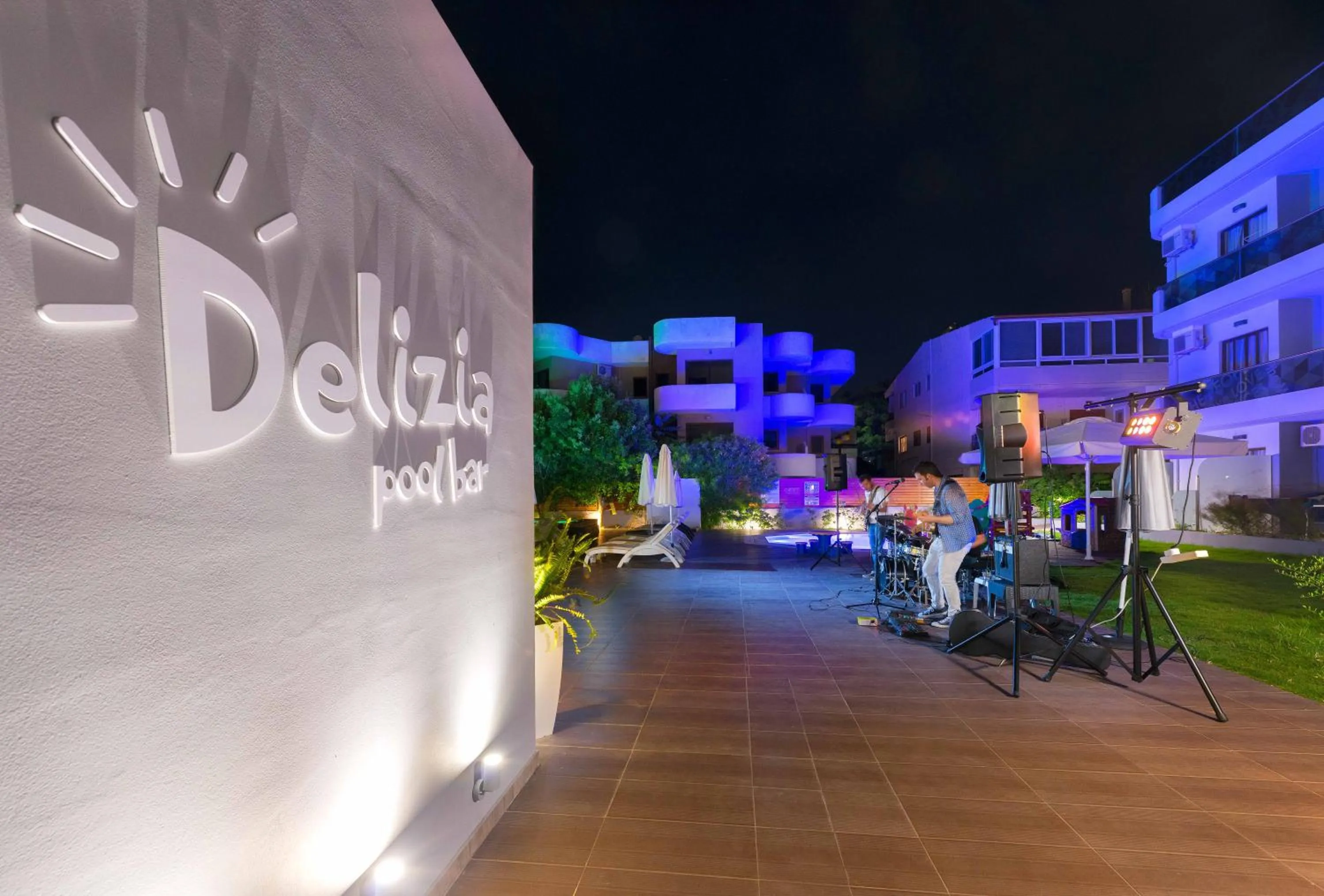 Facade/entrance in Sunny Days Hotel