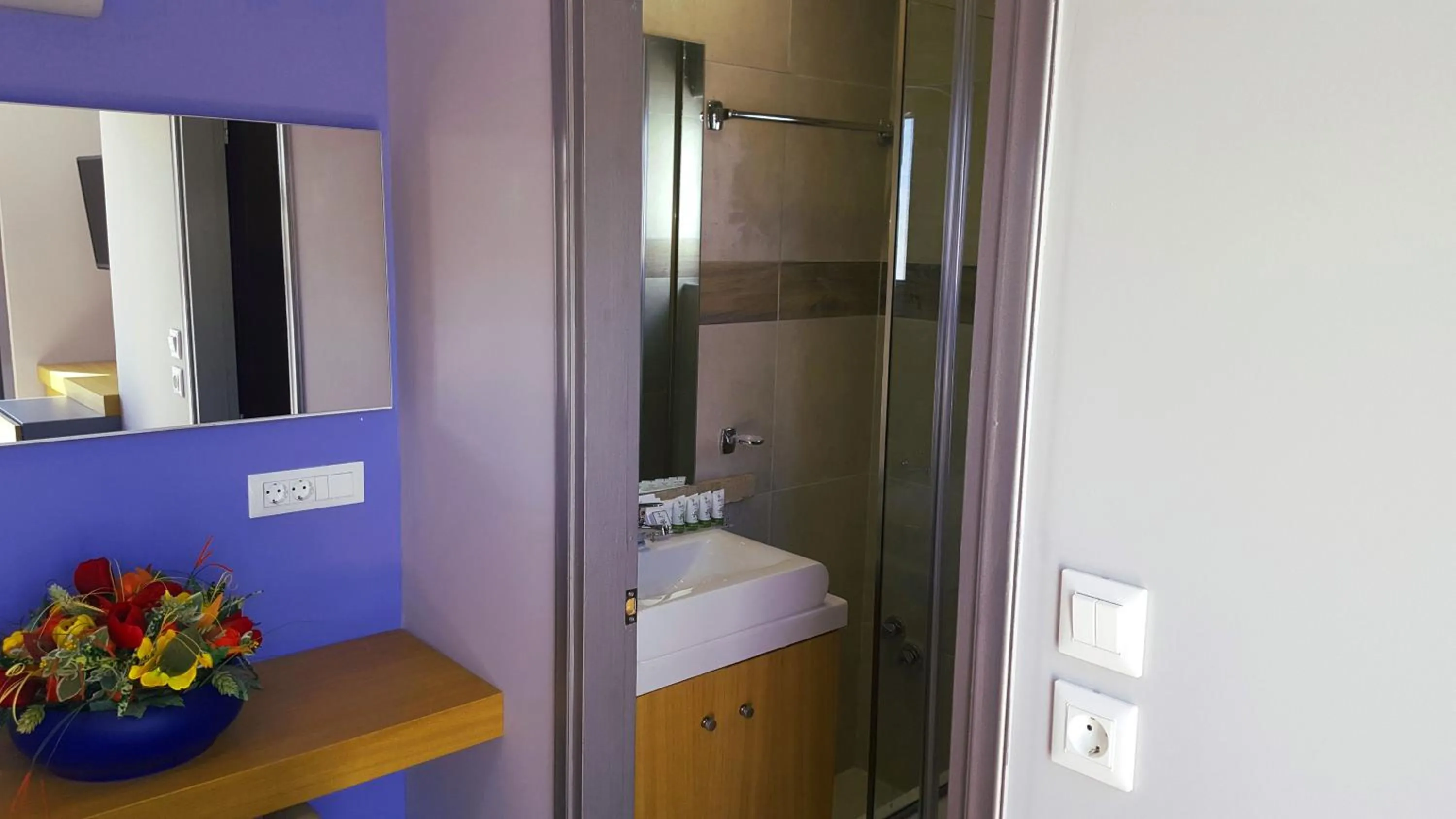 Bathroom in Sunny Days Hotel