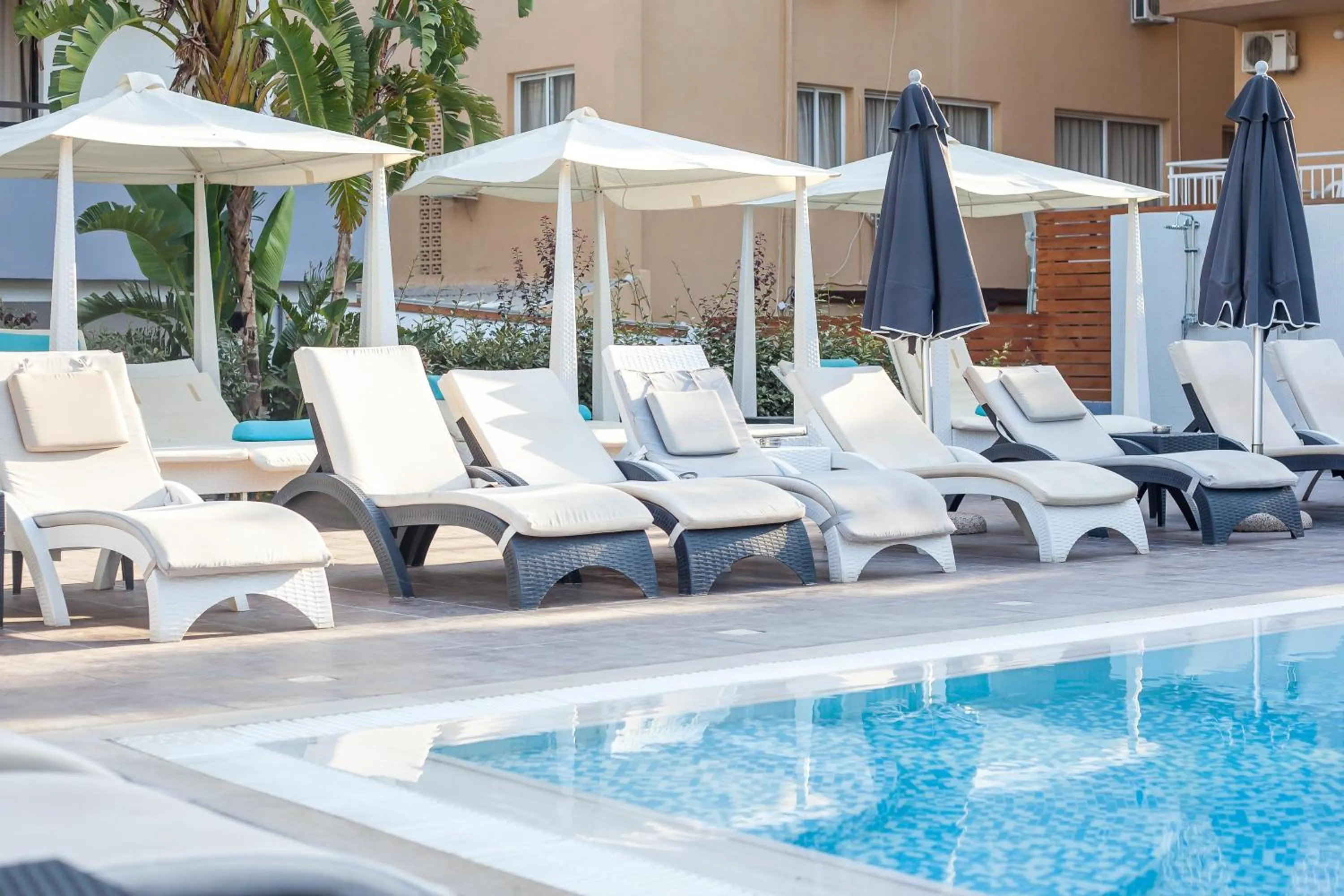 Swimming pool in Sunny Days Hotel