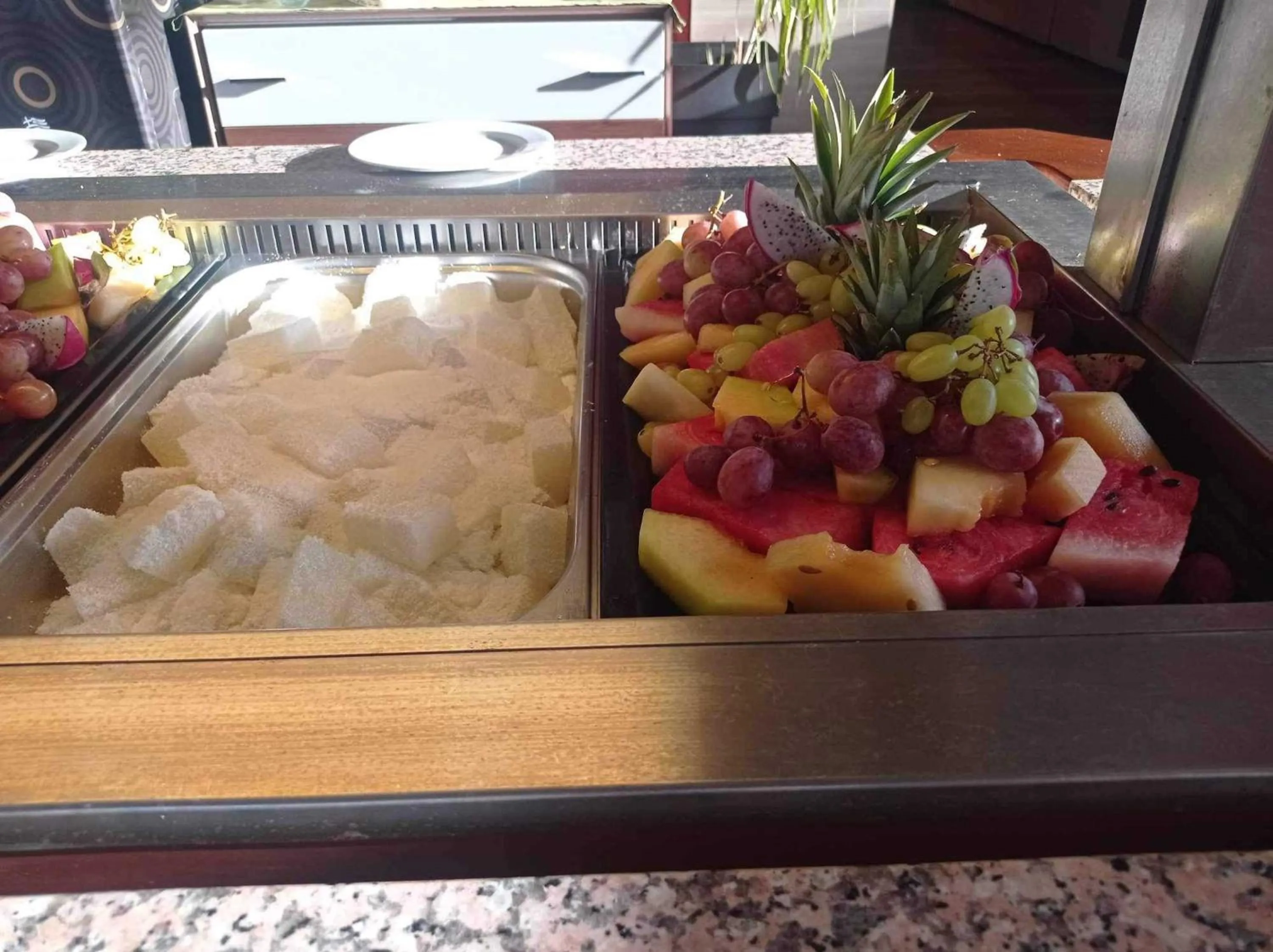 Restaurant/places to eat in Sunny Days Hotel