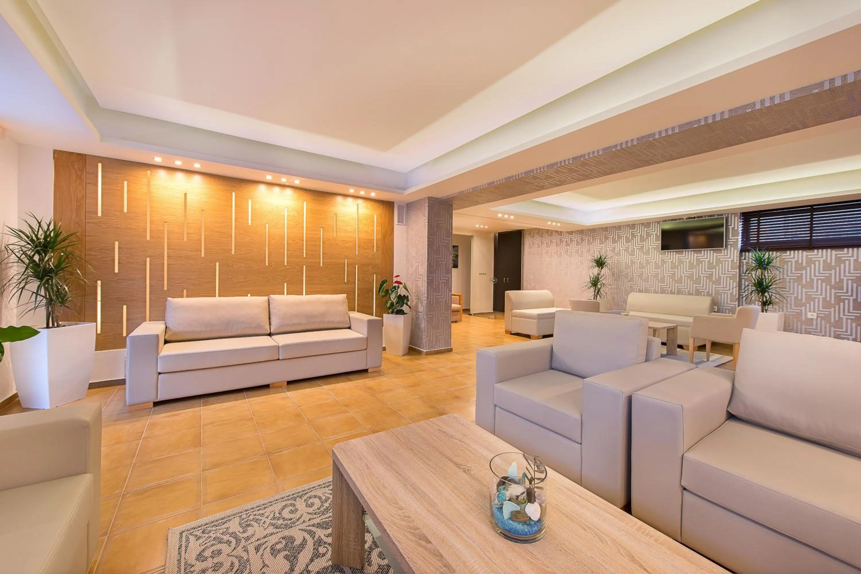 Lobby or reception, Bed in Sunny Days Hotel