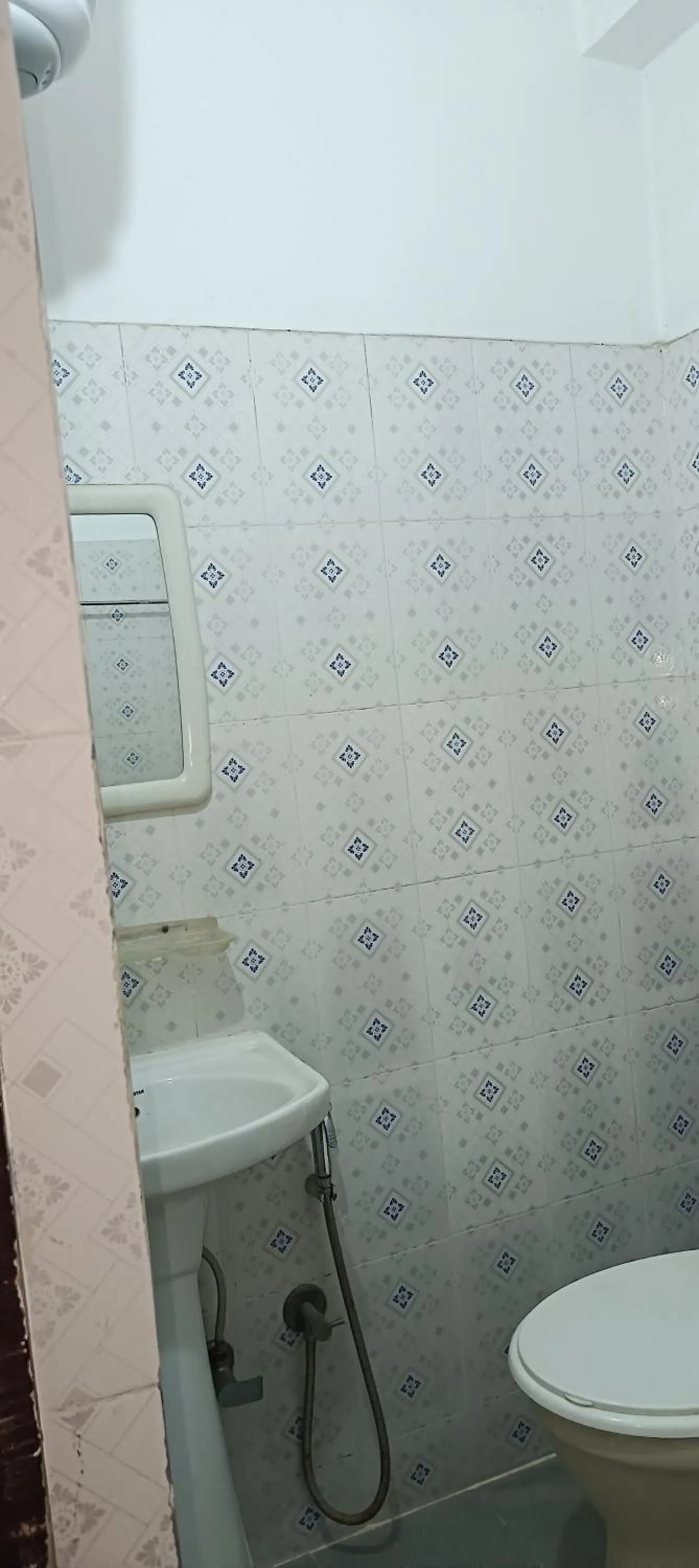 Bathroom in Kusum Hotel