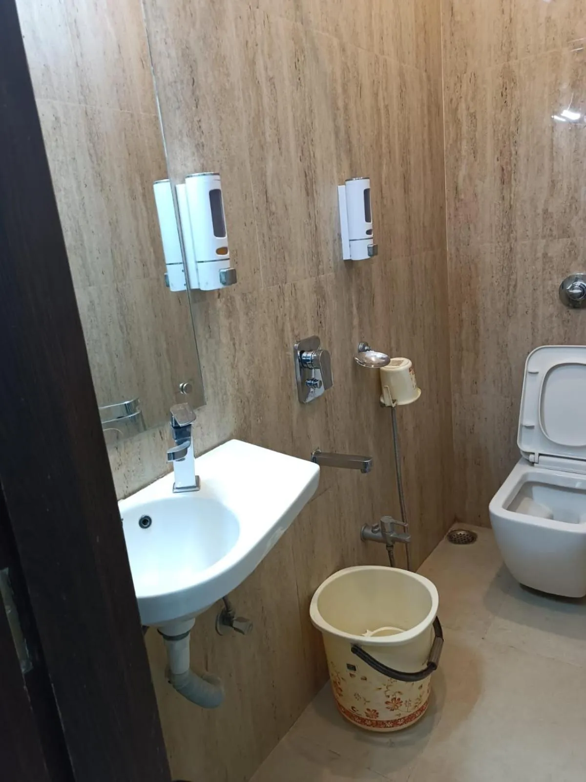 Toilet in Kusum Hotel