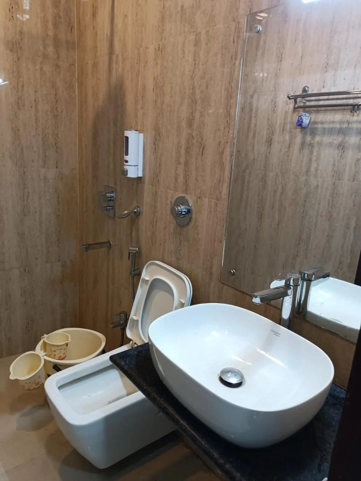 Toilet in Kusum Hotel