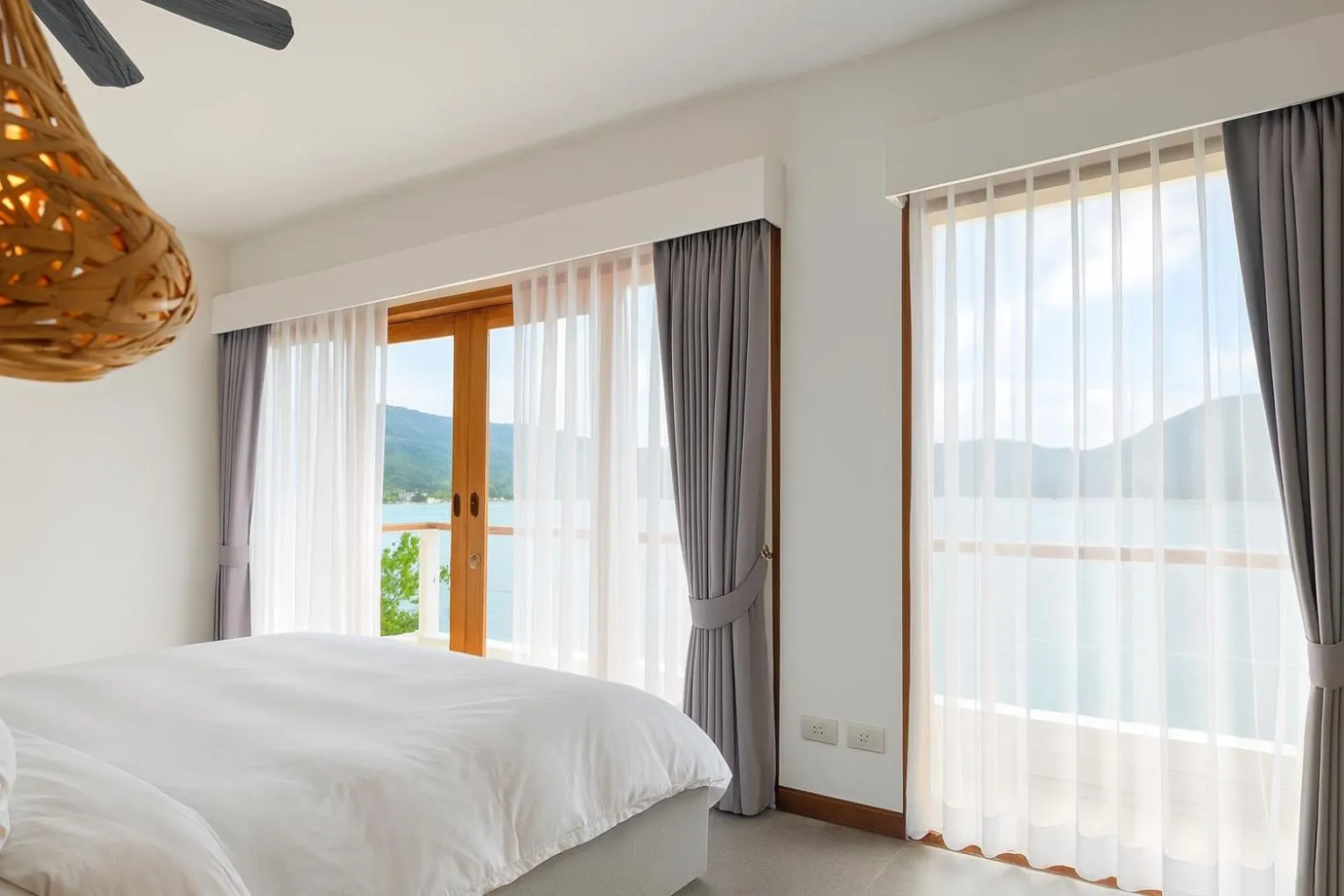 Sea view, Bed in Villa Nevaeh - Ocean Front Private Villa Kamala Beach