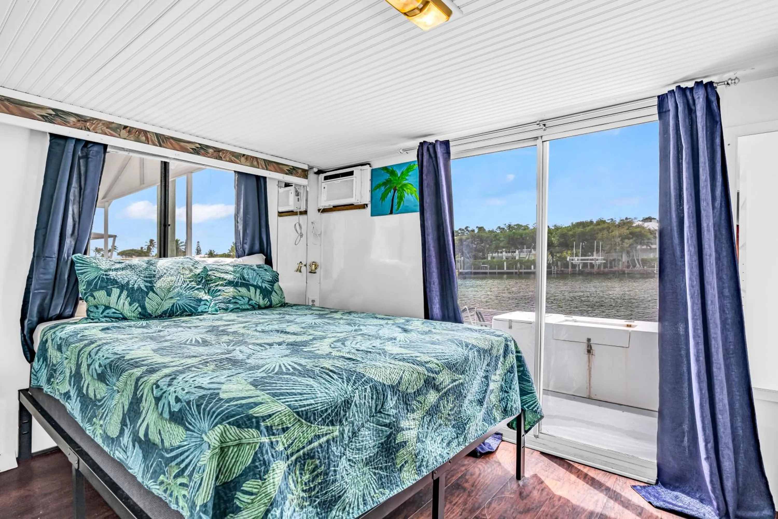 Bedroom, Bed in Treasure Harbor