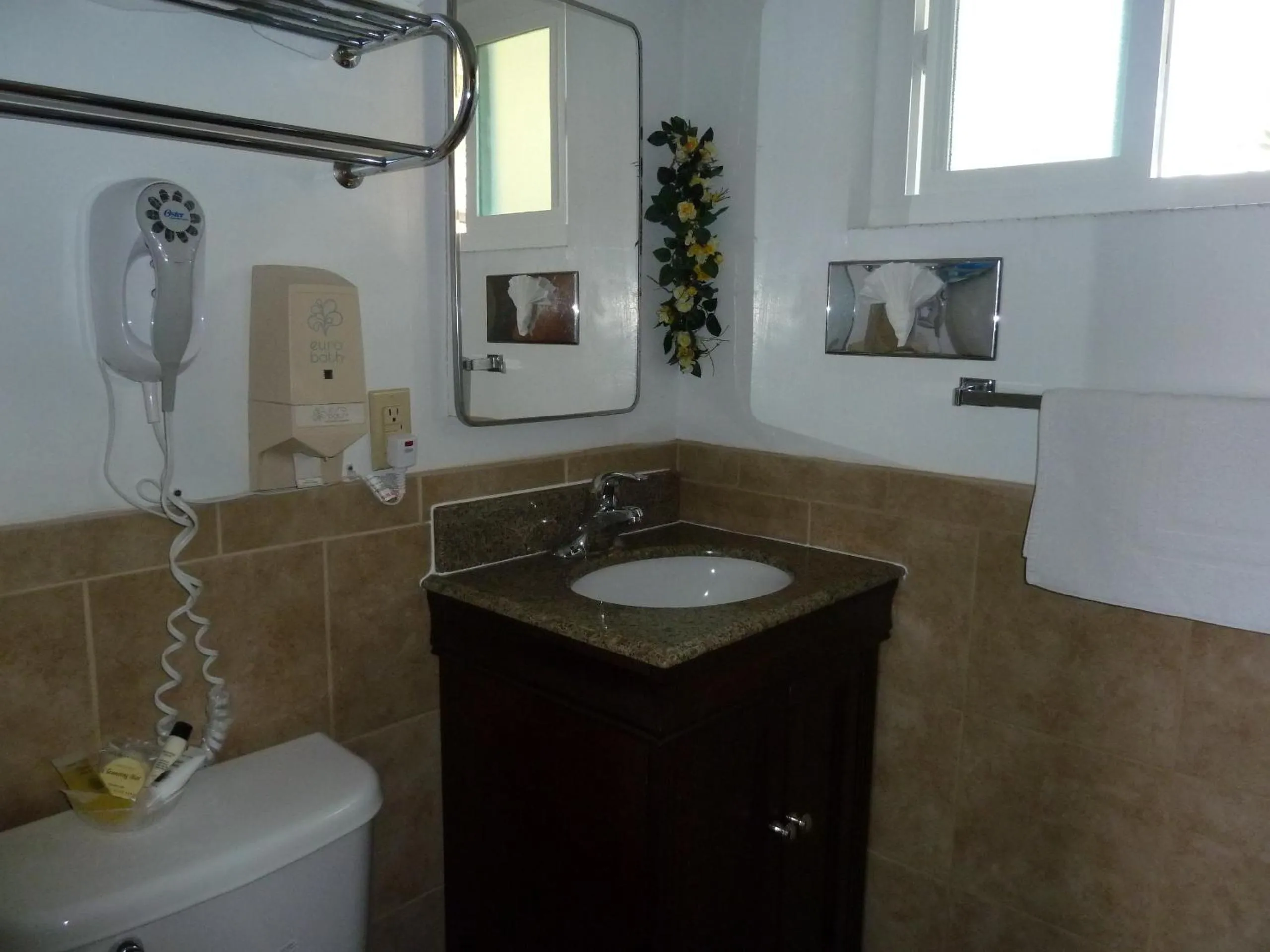 Bathroom in Sundown Inn of Morro Bay