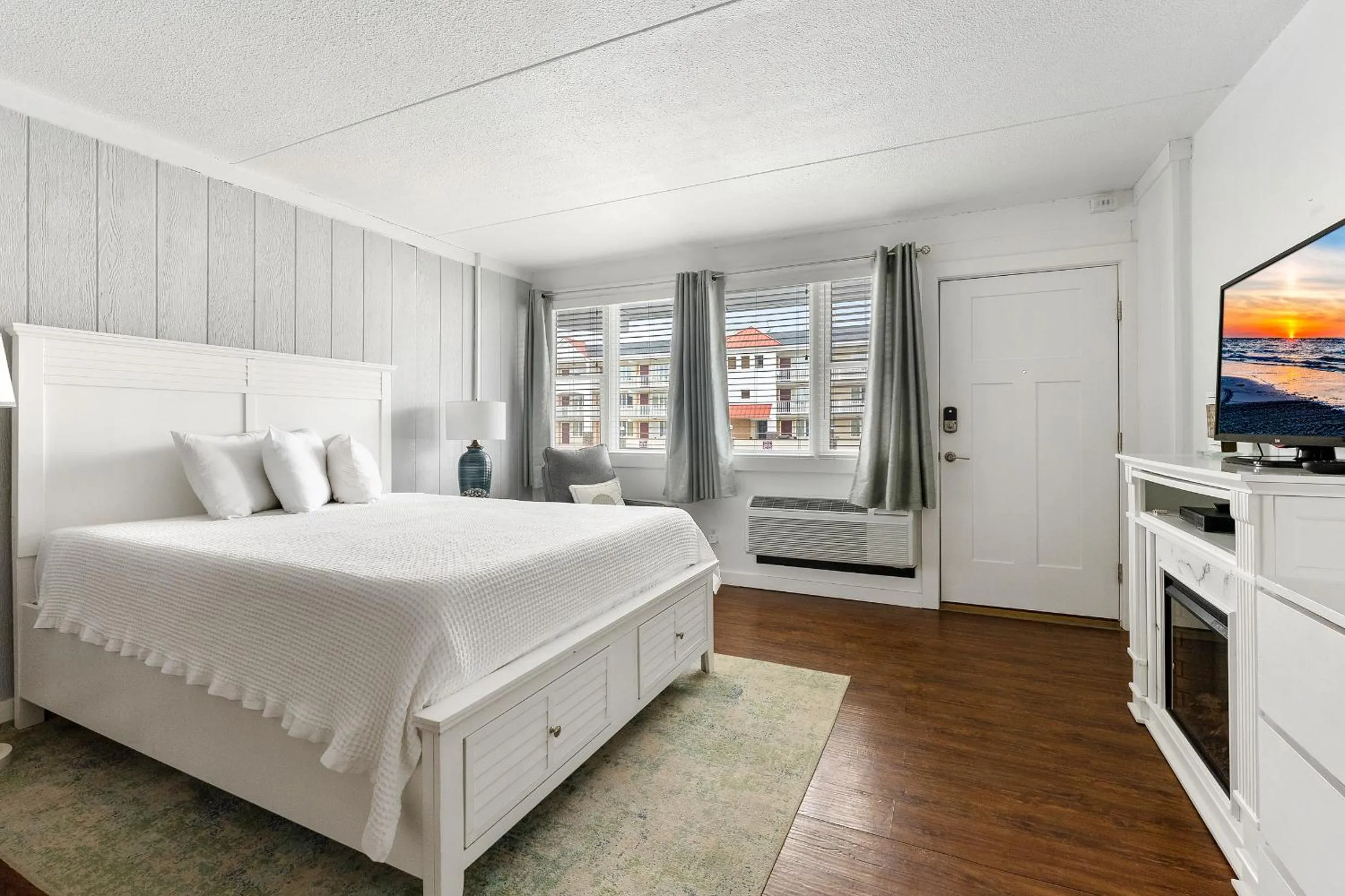 Bed in Beachcomber Resort