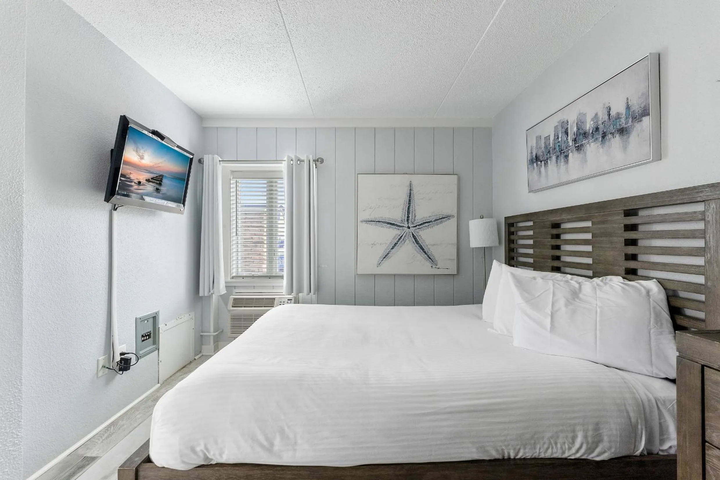 Bed in Beachcomber Resort