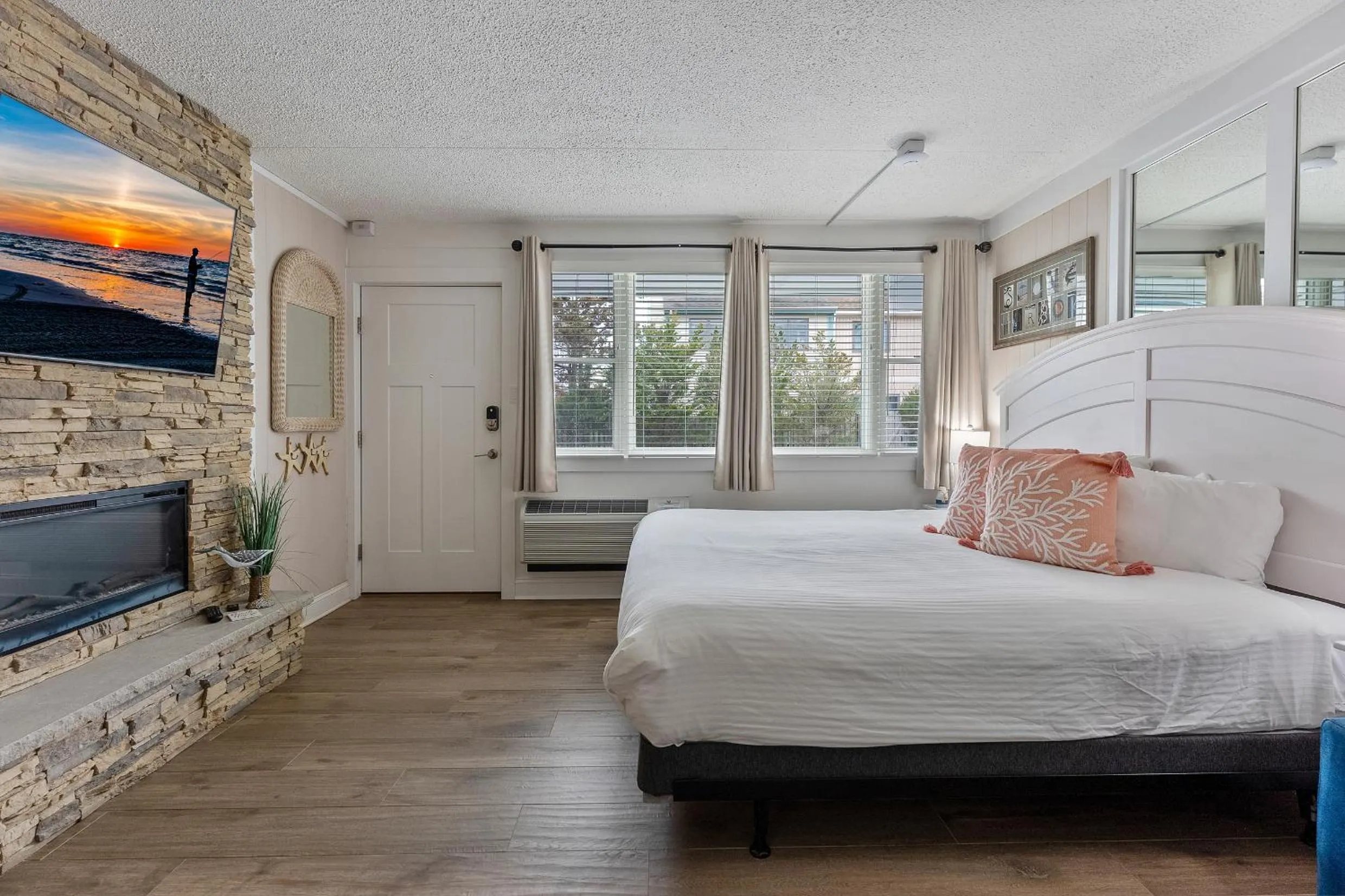 Bed in Beachcomber Resort