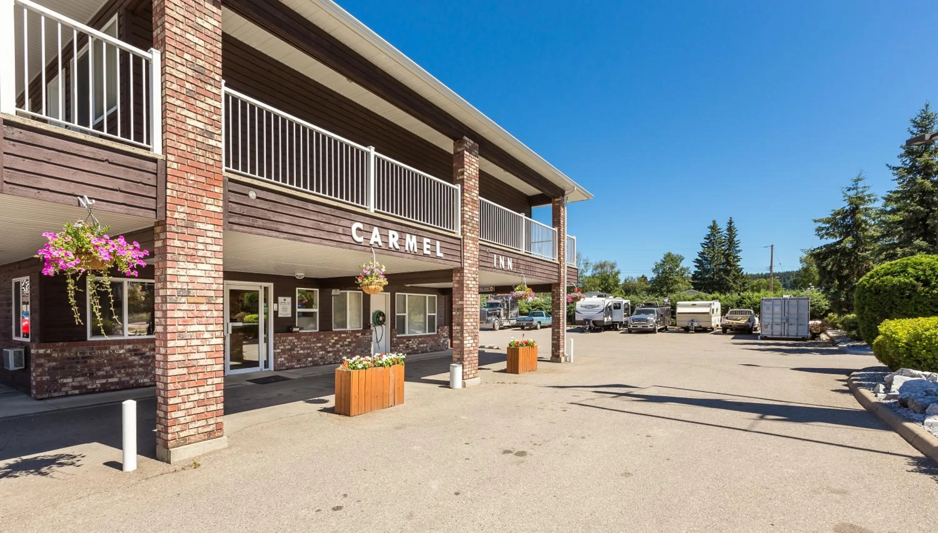 Facade/entrance in Carmel Inn