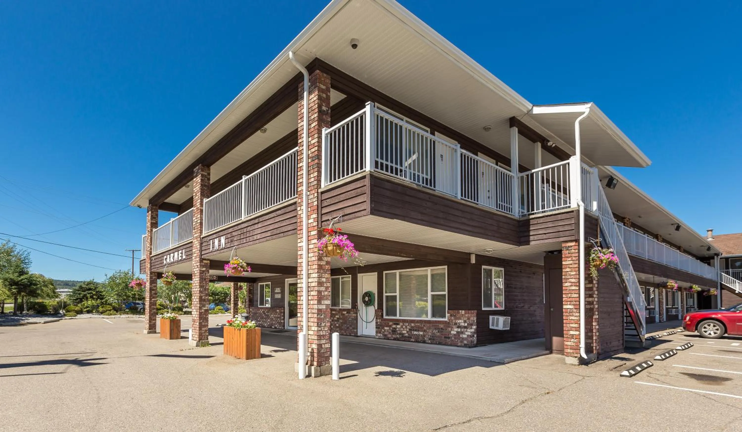 Facade/entrance in Carmel Inn