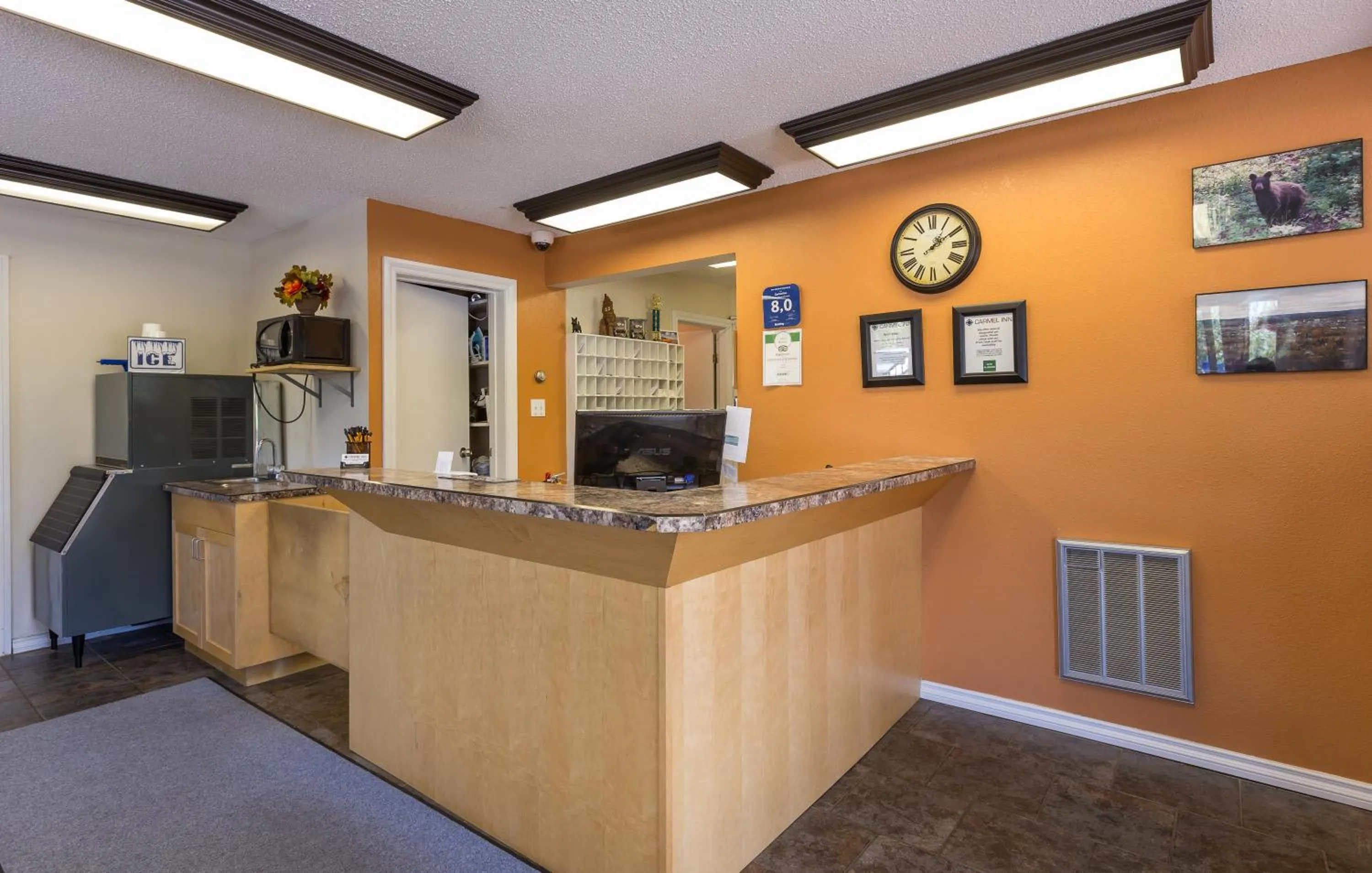 Lobby or reception in Carmel Inn