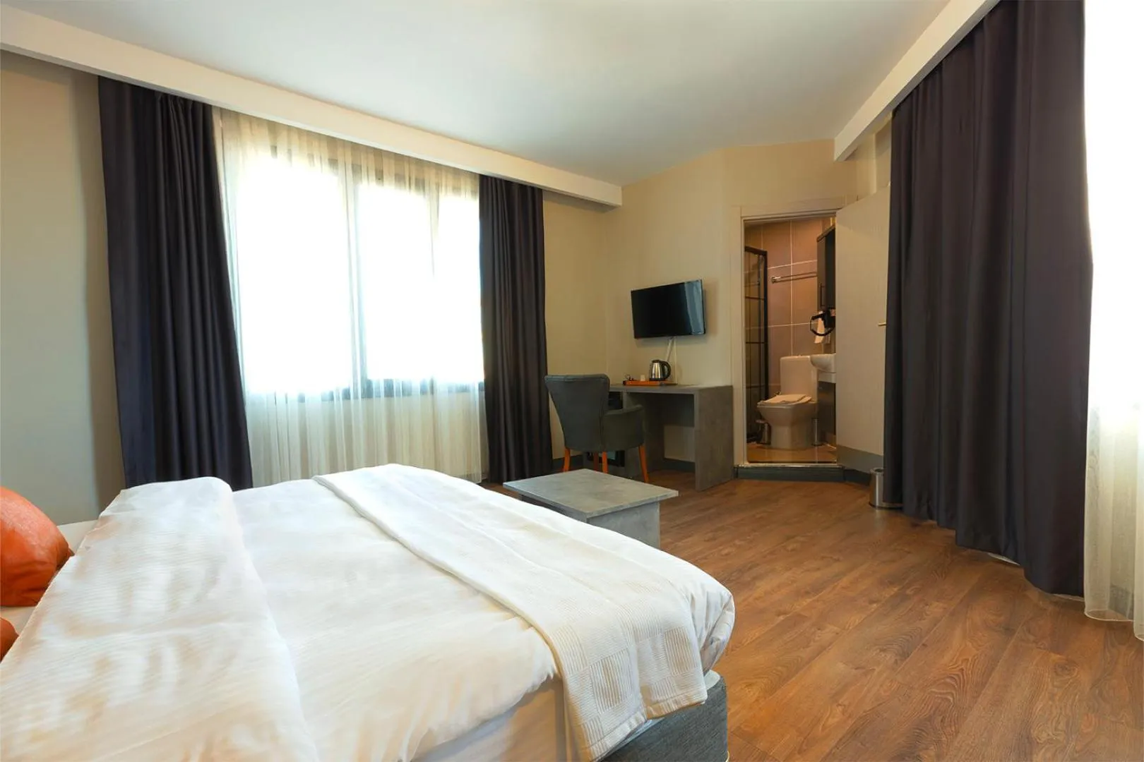 Photo of the whole room in Grand royal hotel