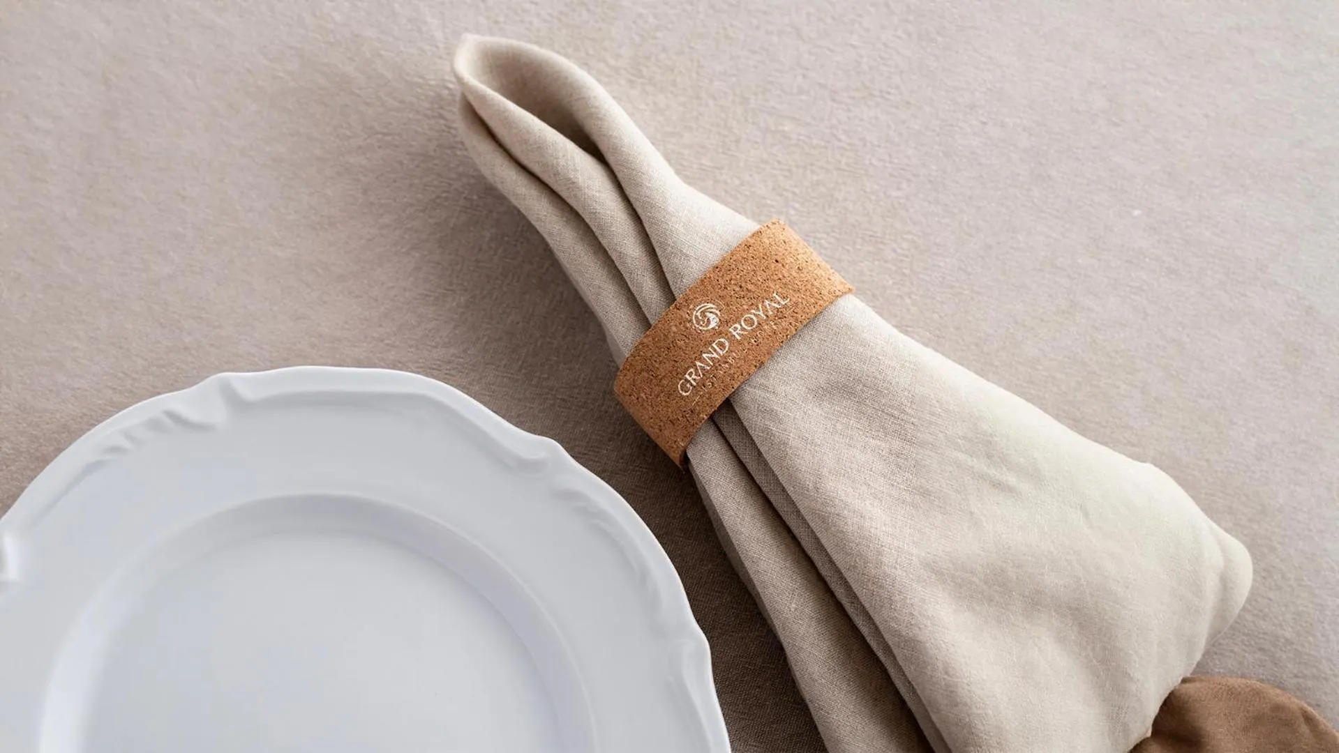 Restaurant/places to eat in Grand royal hotel